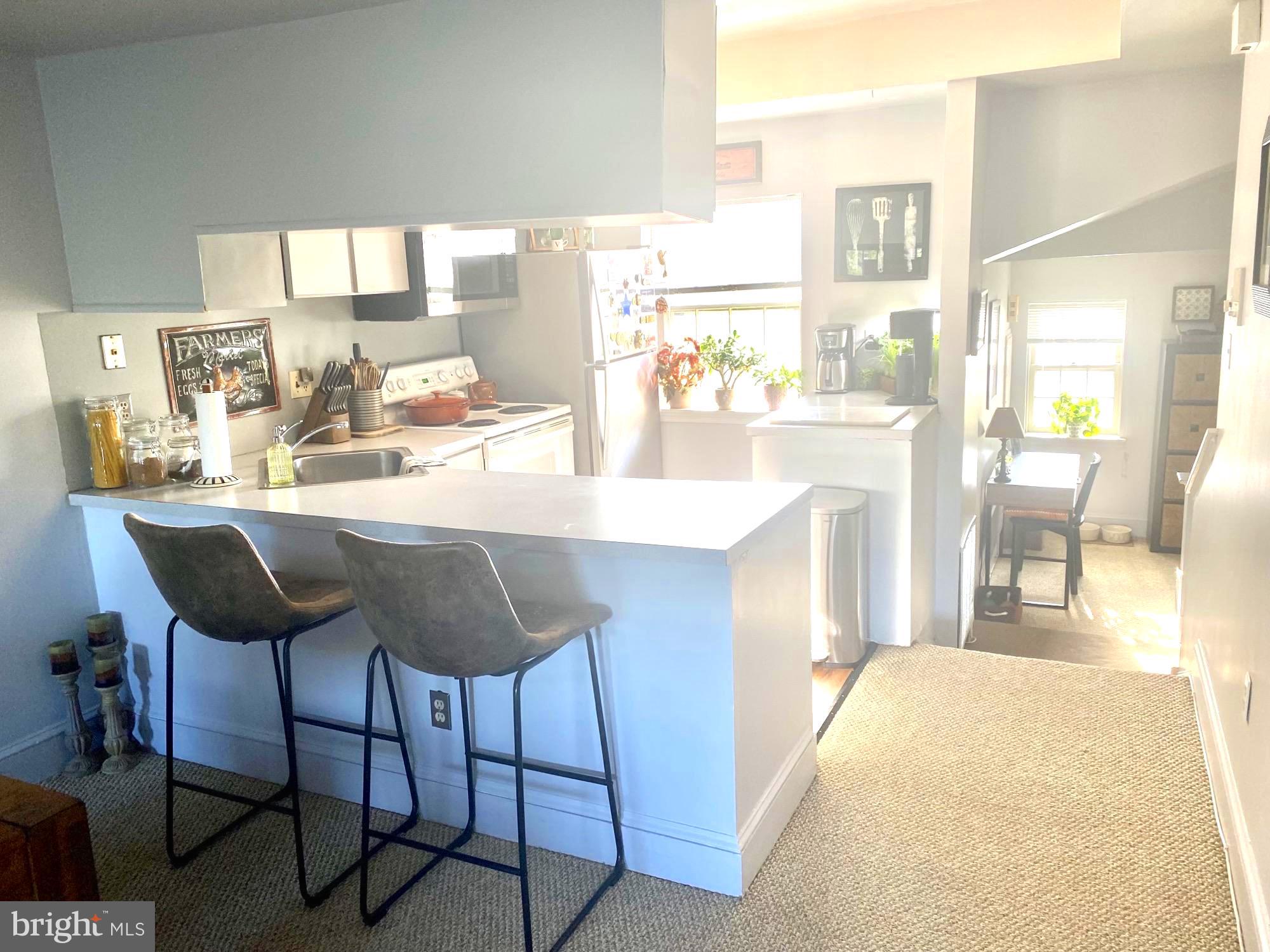 QUEEN VILLAGE - Residential Income