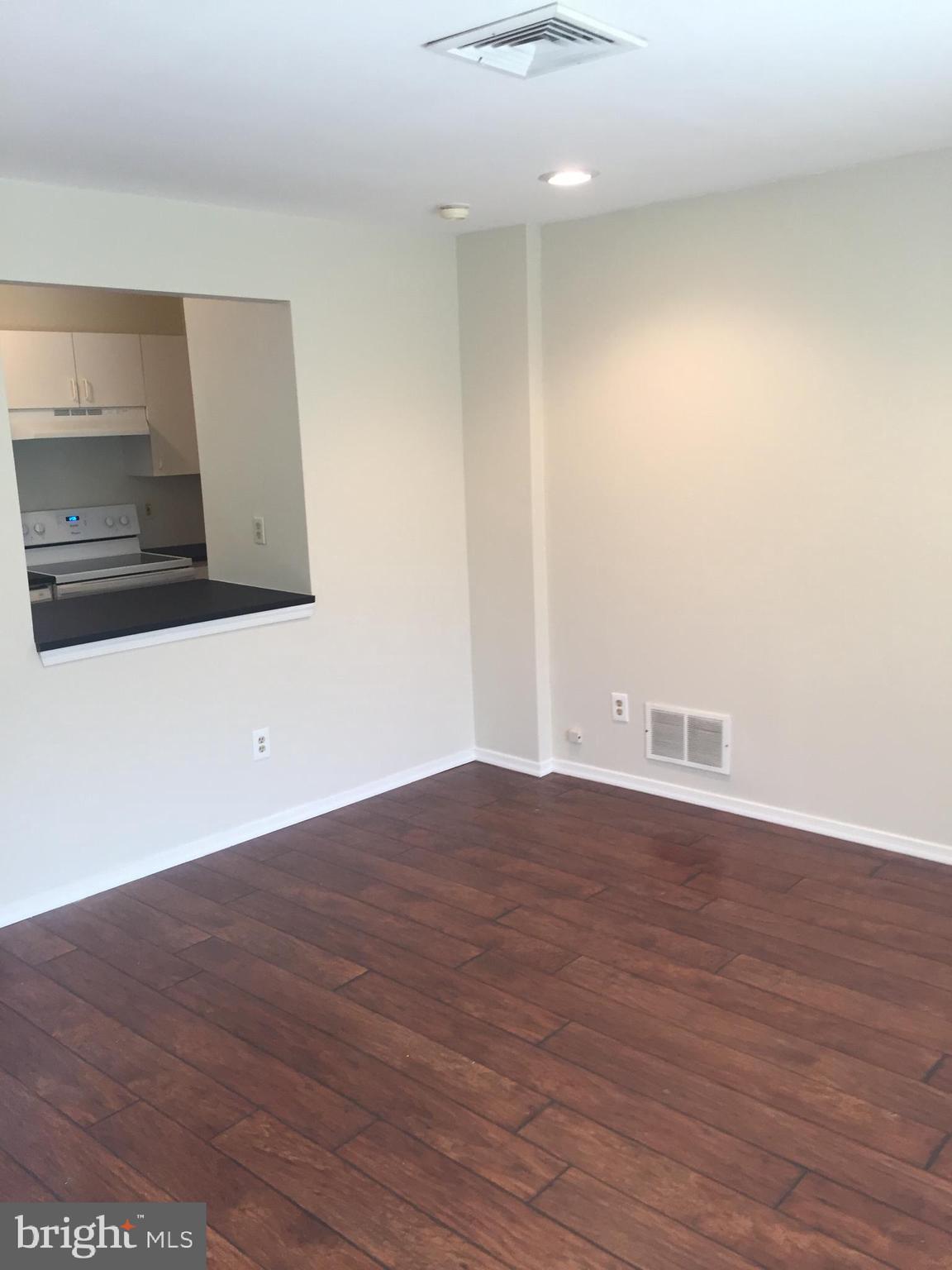 QUEEN VILLAGE - Residential Income