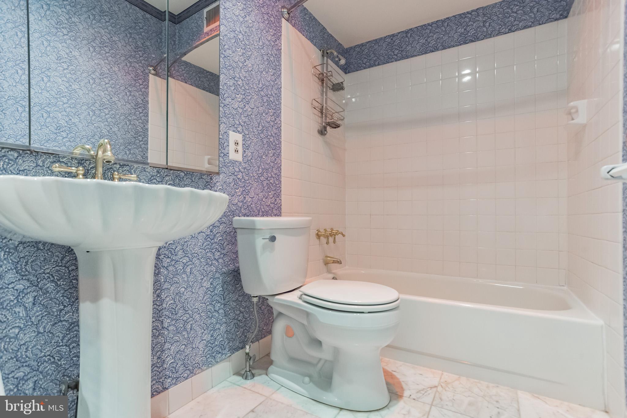 QUEEN VILLAGE - Residential Income