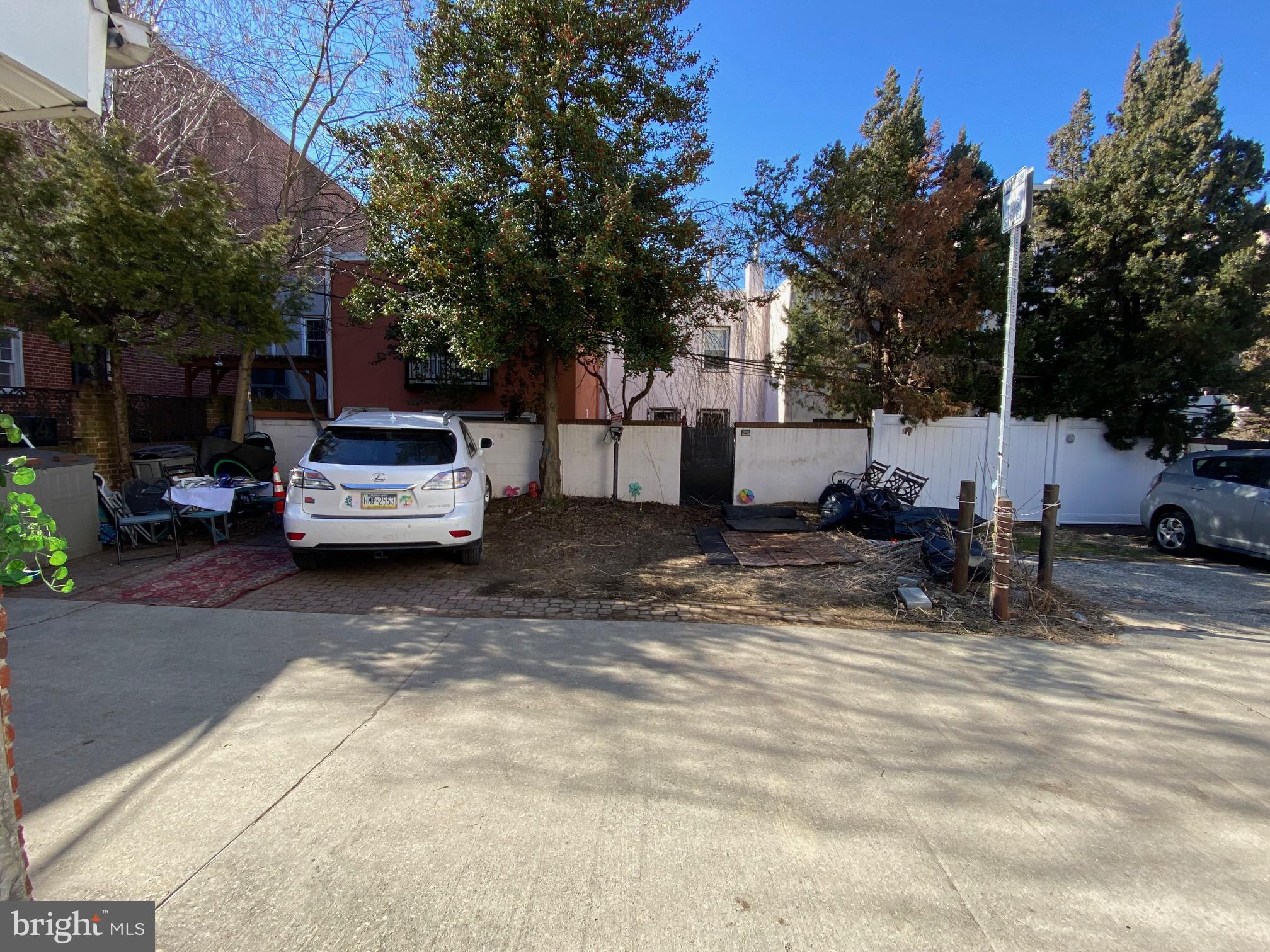 QUEEN VILLAGE - Residential Income