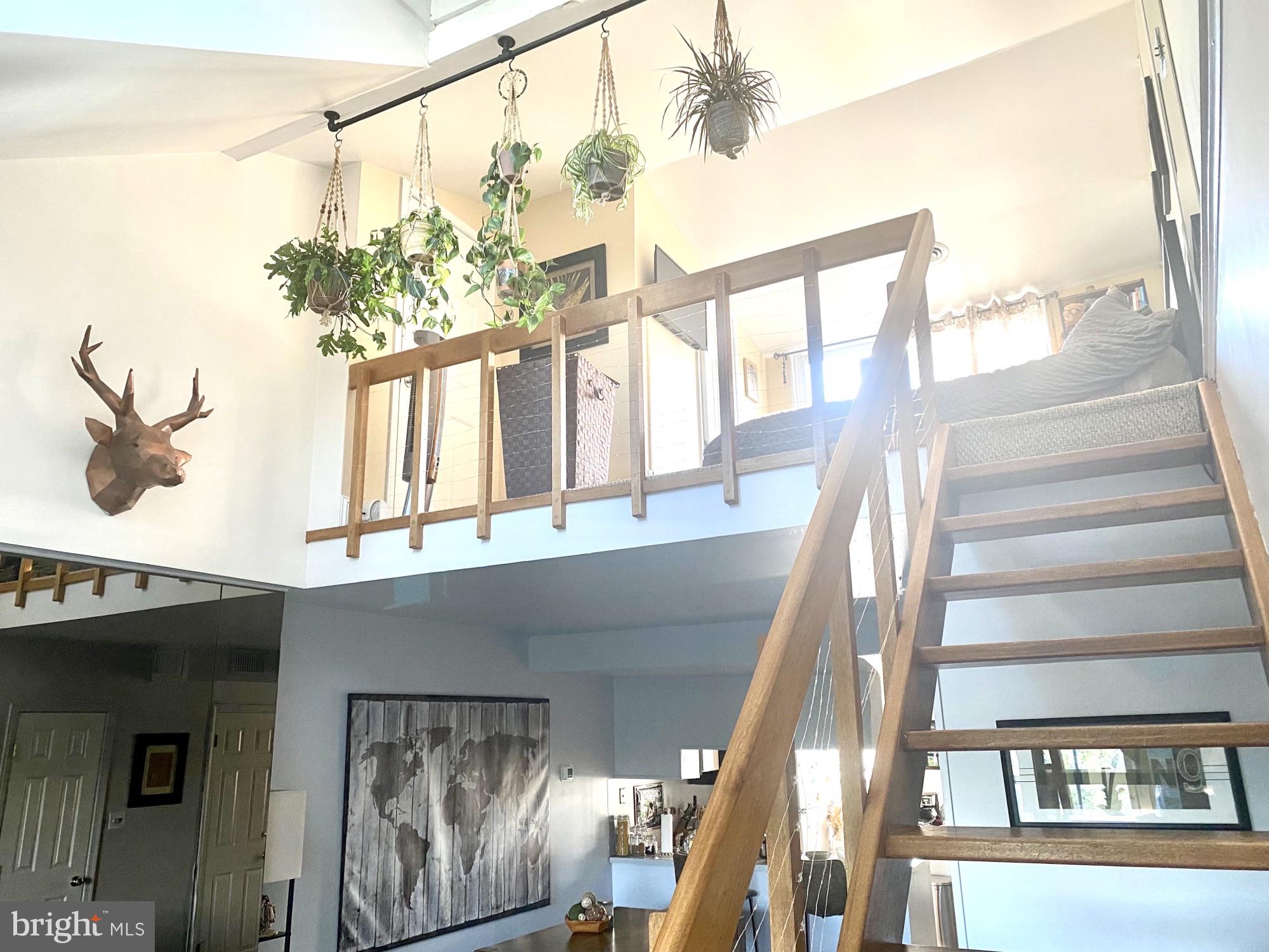 QUEEN VILLAGE - Residential Income