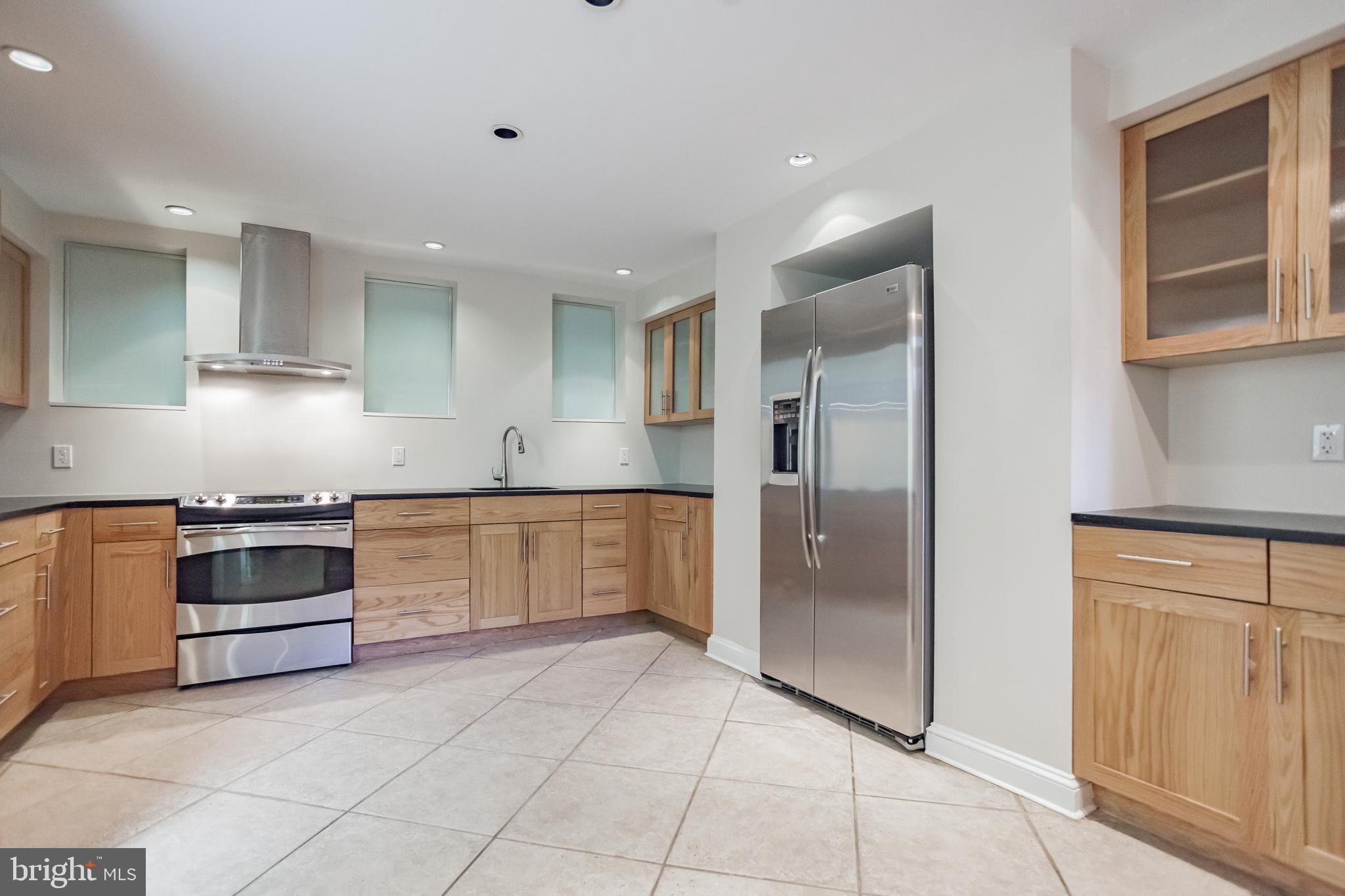 QUEEN VILLAGE - Residential Income