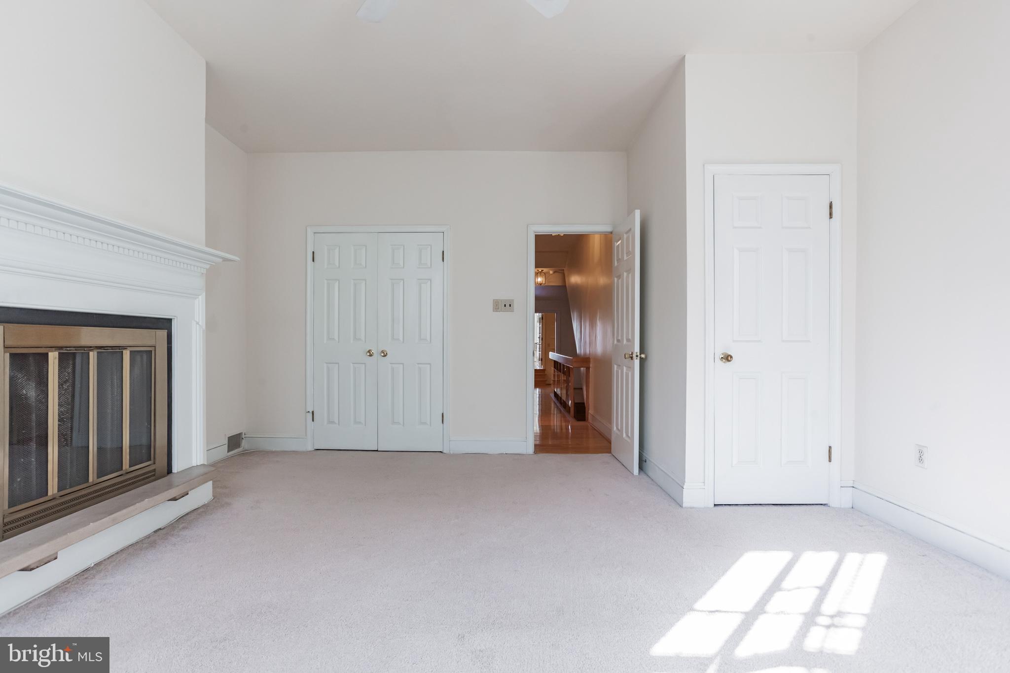 QUEEN VILLAGE - Residential Income