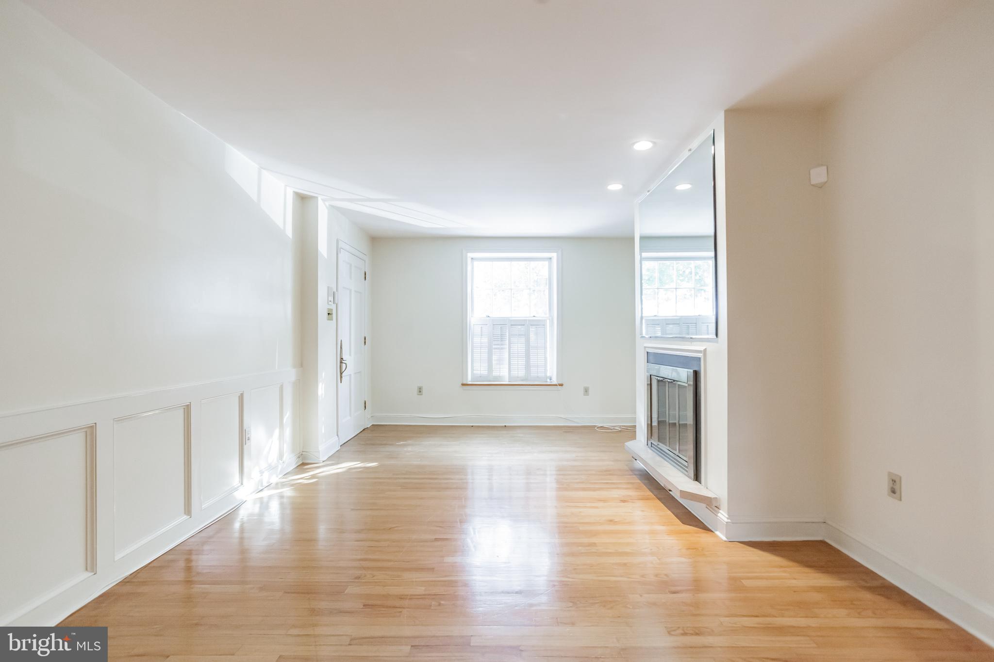 QUEEN VILLAGE - Residential Income