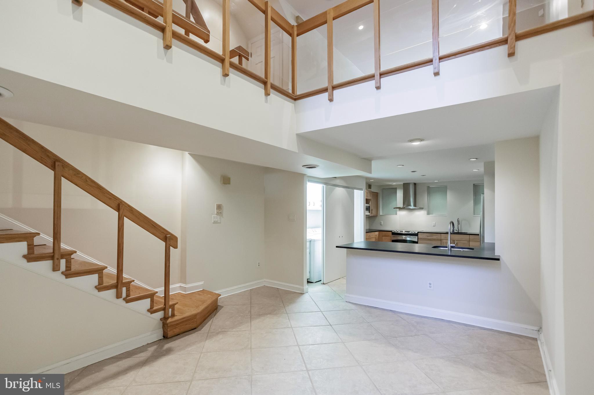 QUEEN VILLAGE - Residential Income