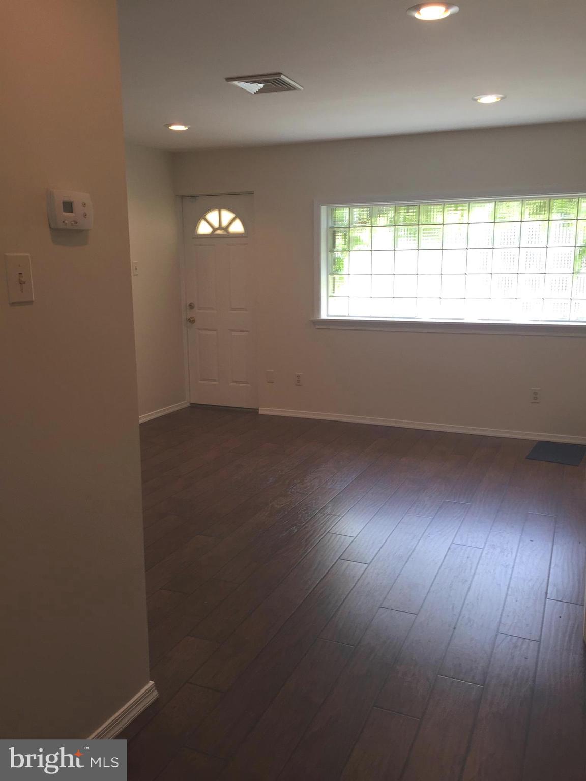 QUEEN VILLAGE - Residential Income