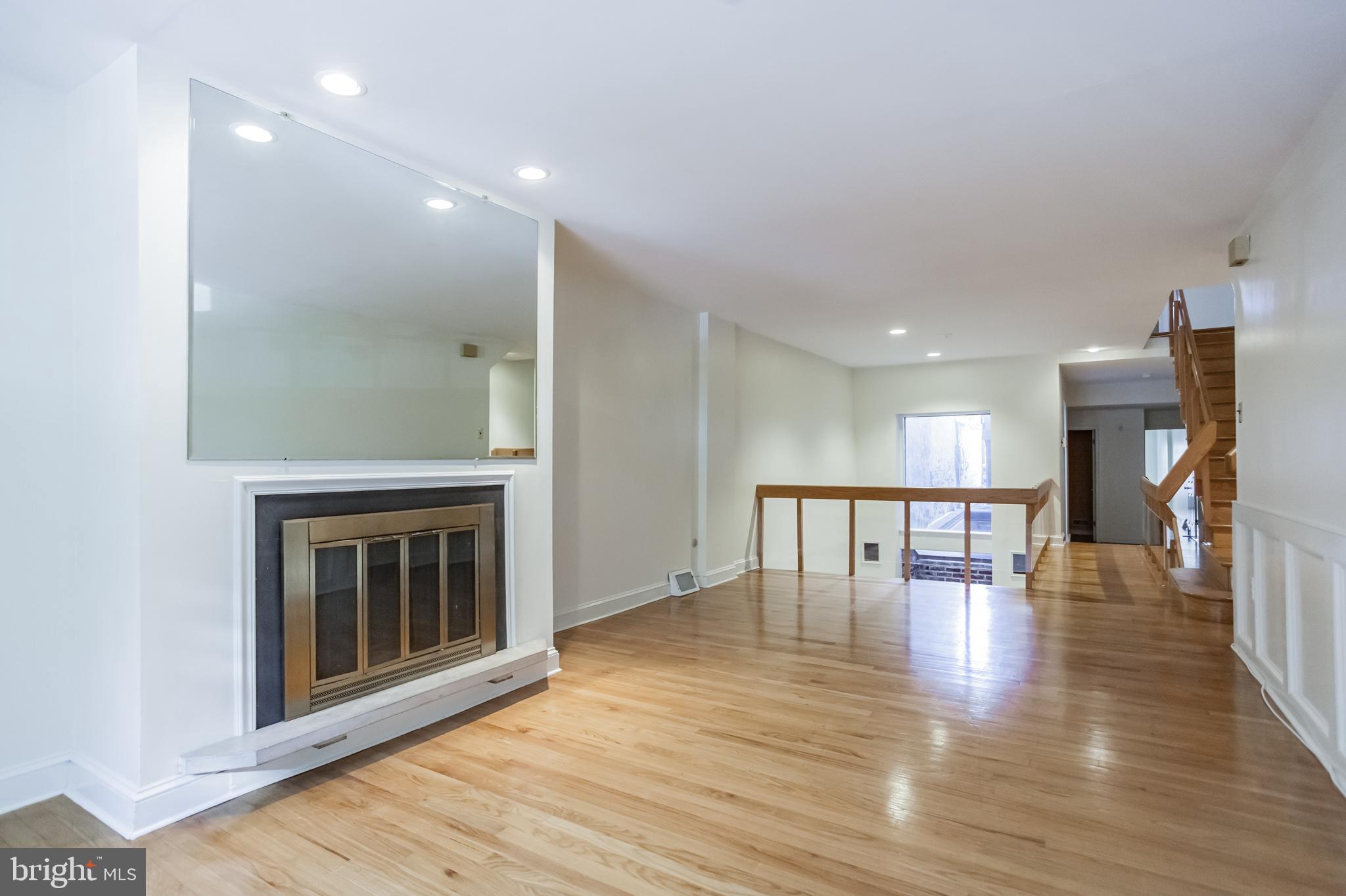 QUEEN VILLAGE - Residential Income