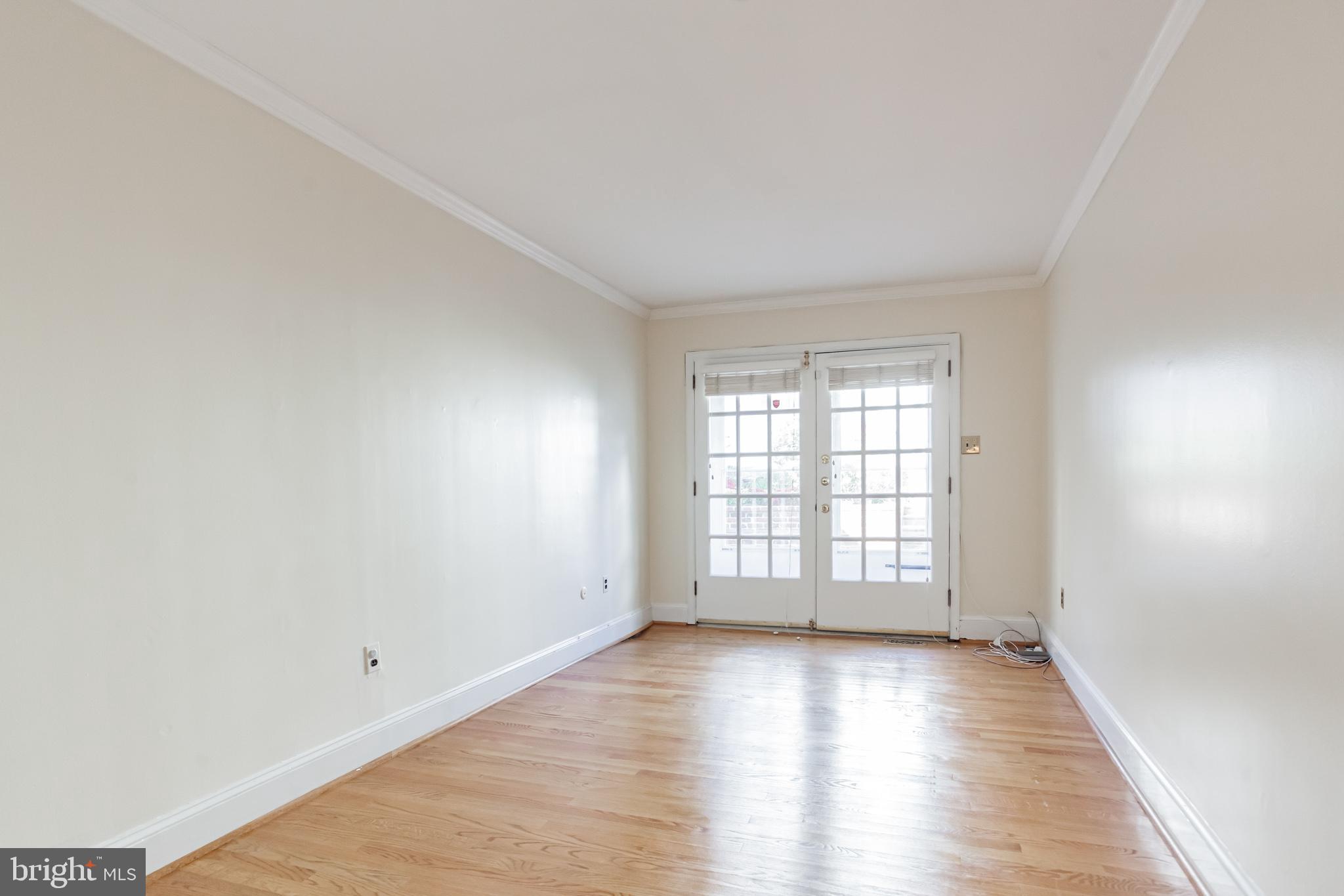 QUEEN VILLAGE - Residential Income