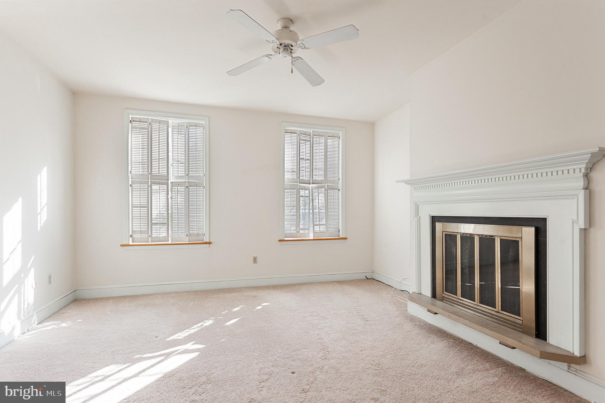 QUEEN VILLAGE - Residential Income