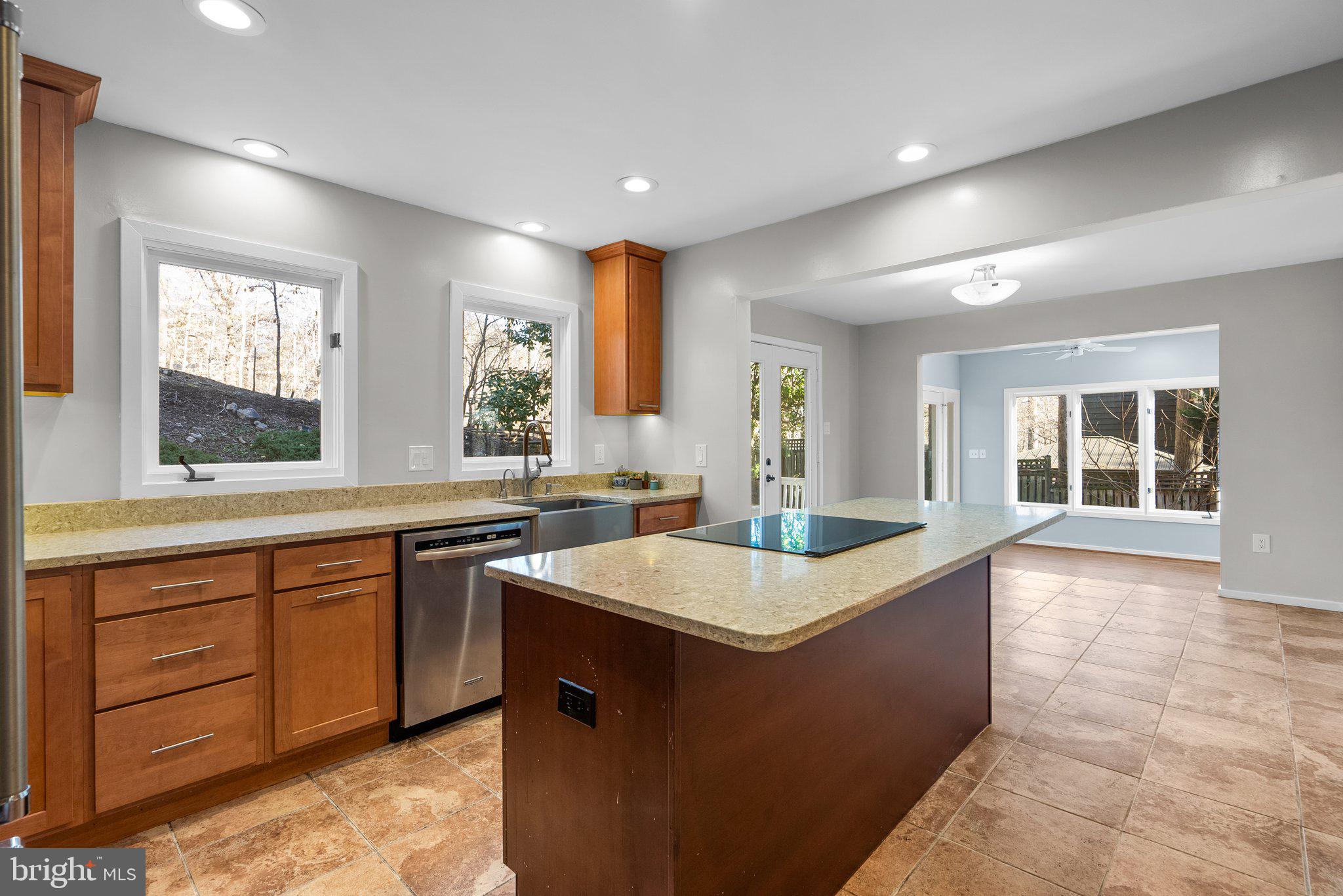 POTOMAC OUTSIDE - Residential