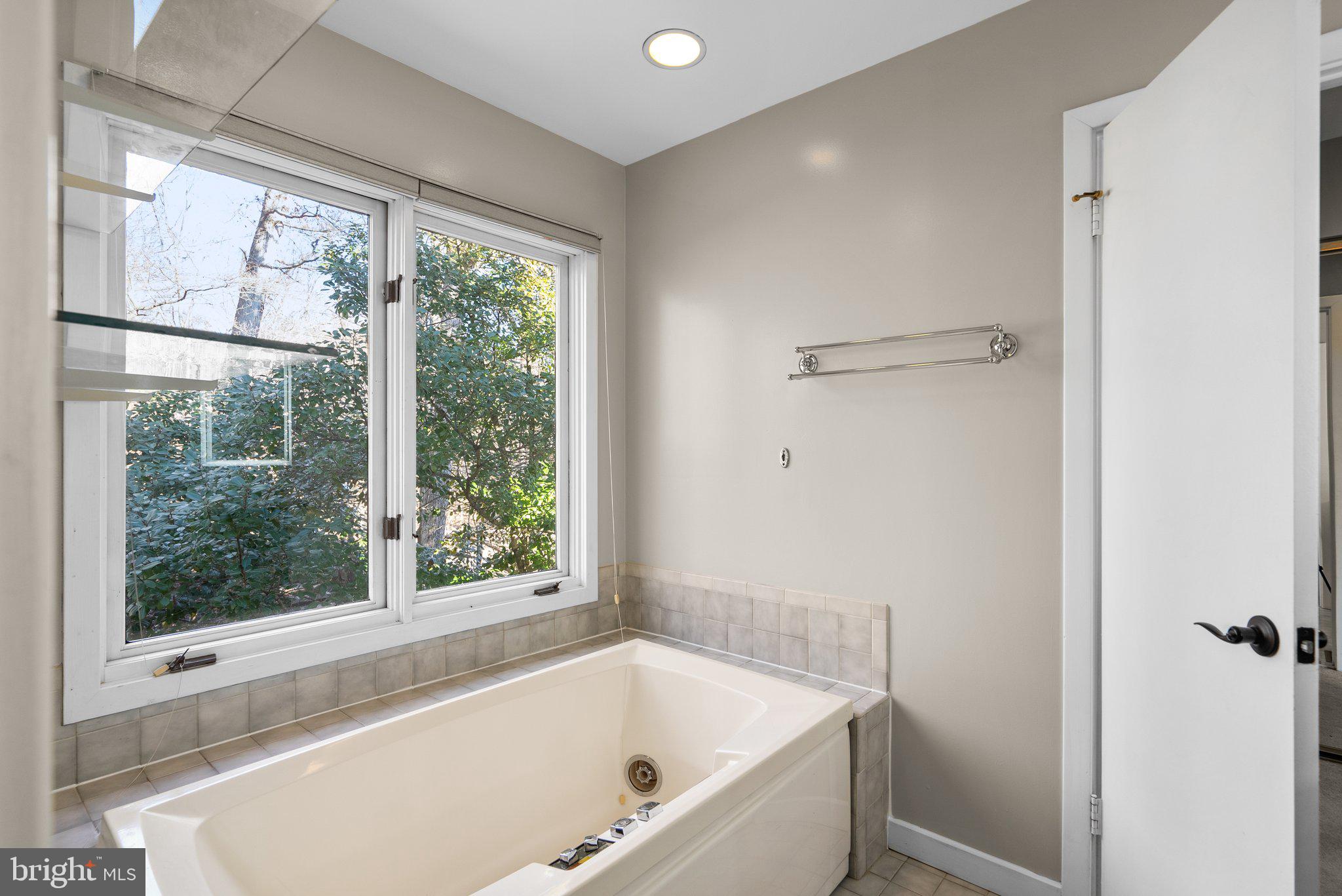 POTOMAC OUTSIDE - Residential