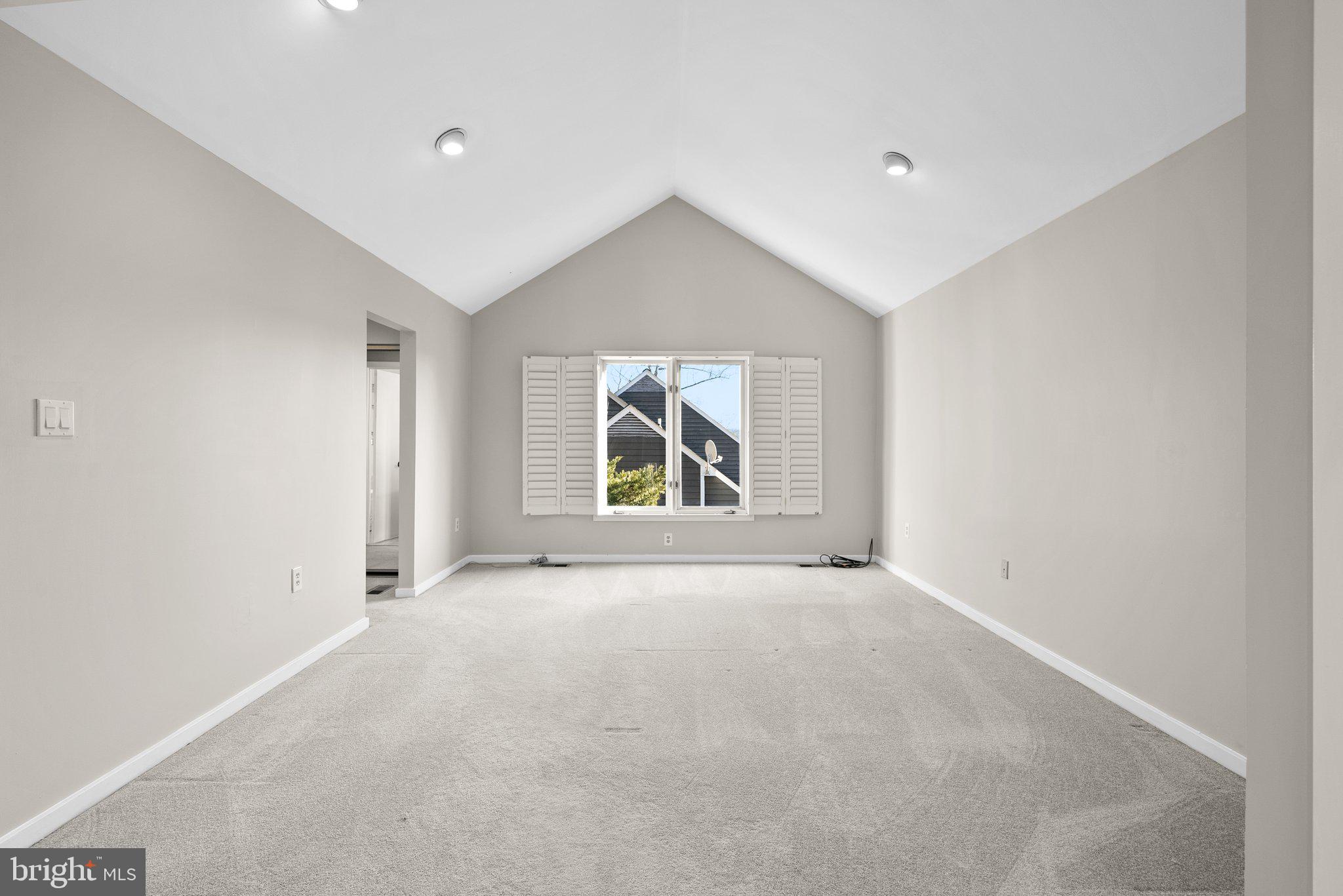 POTOMAC OUTSIDE - Residential