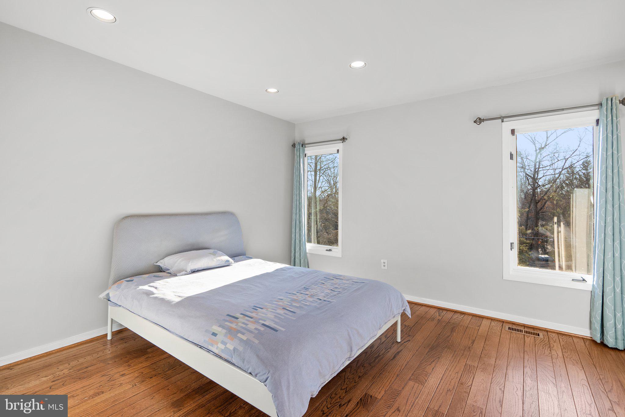 POTOMAC OUTSIDE - Residential