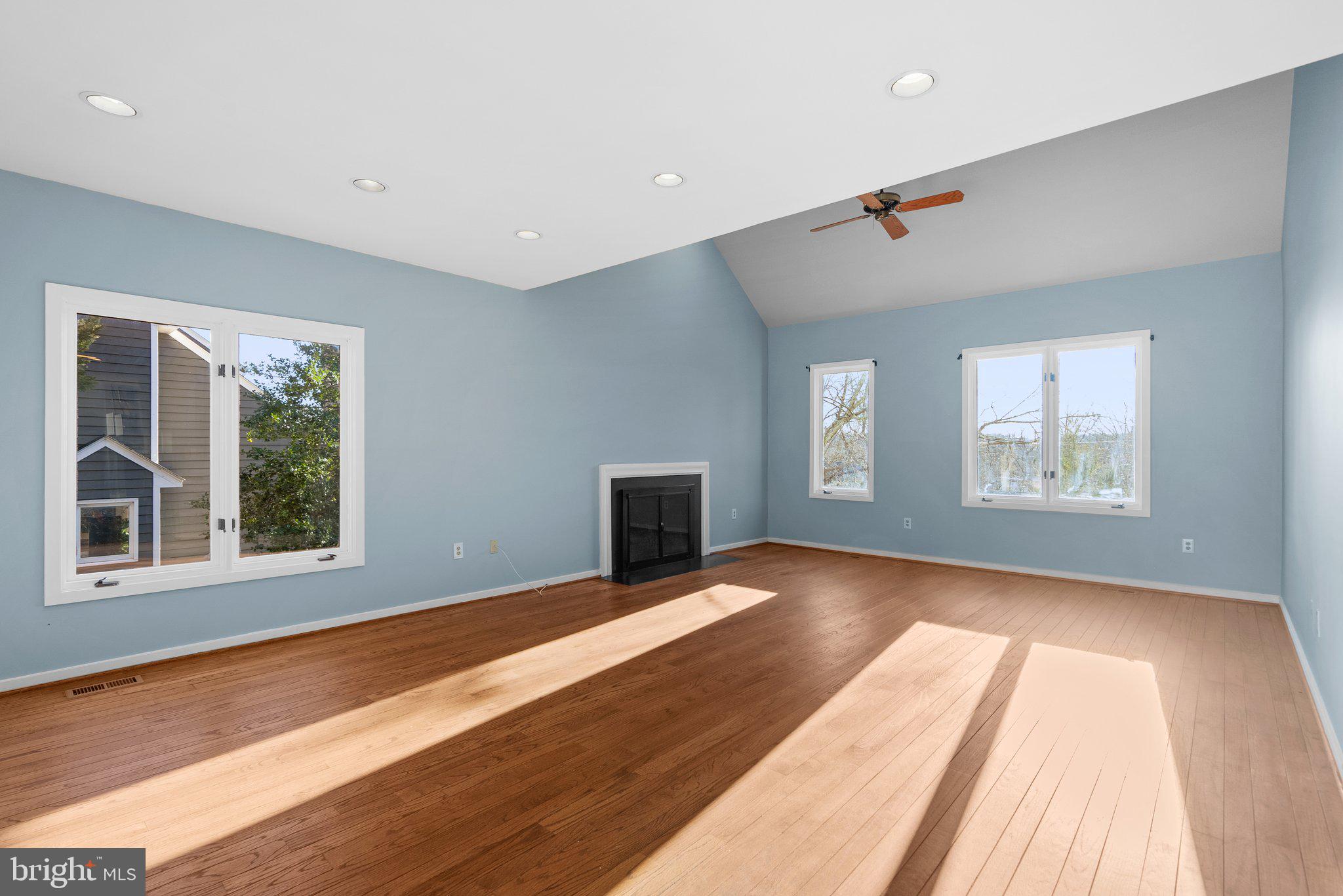 POTOMAC OUTSIDE - Residential