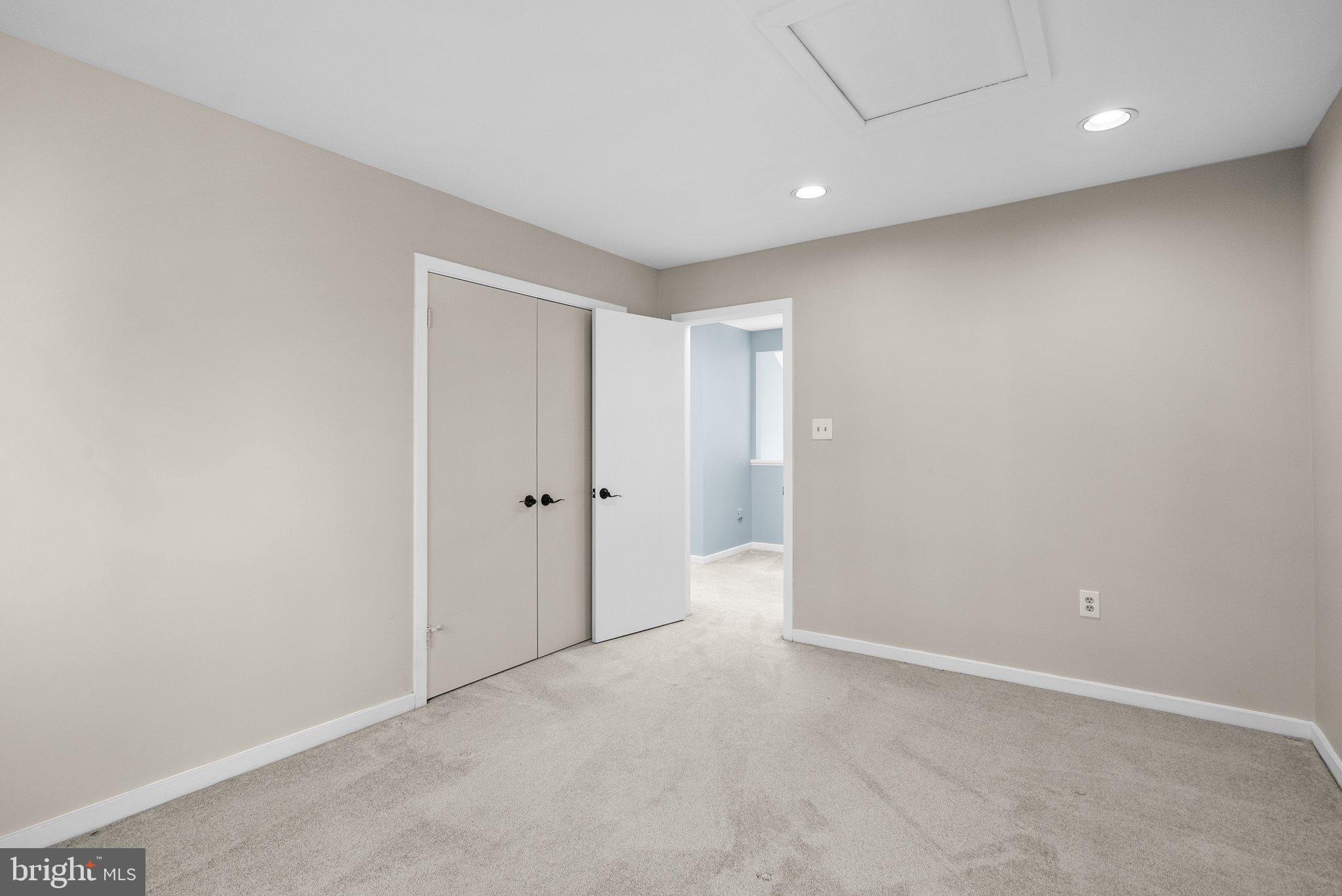 POTOMAC OUTSIDE - Residential