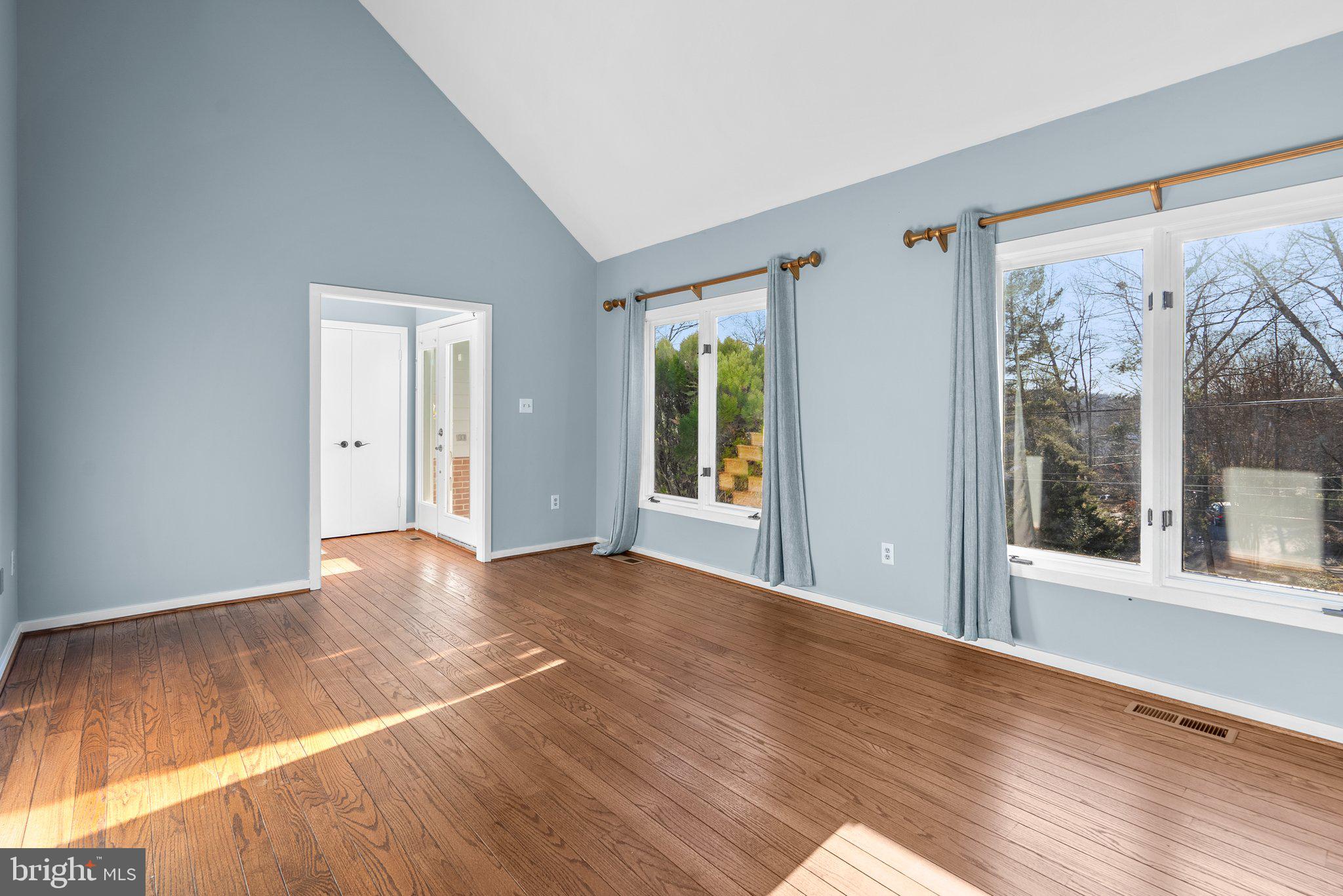 POTOMAC OUTSIDE - Residential