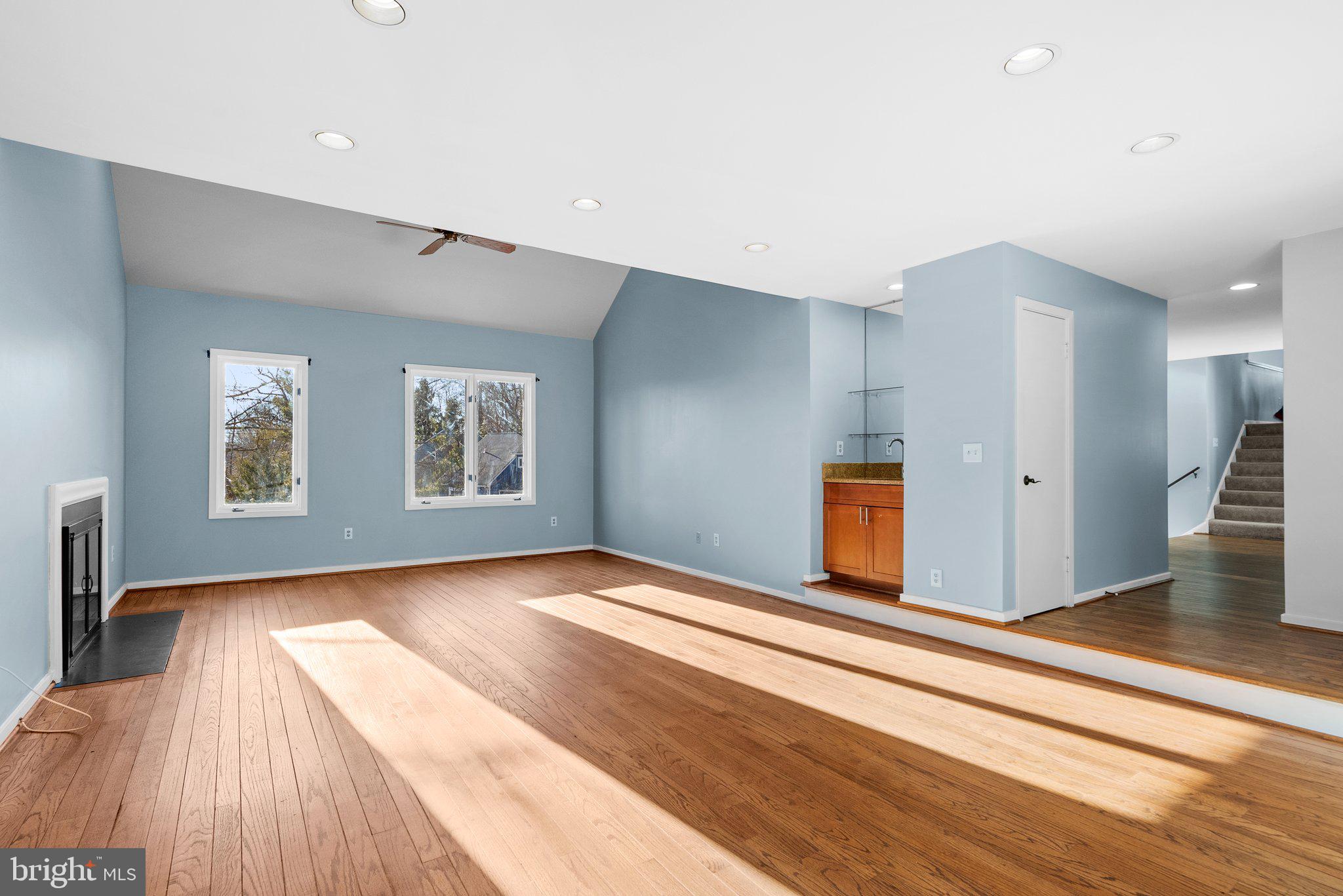 POTOMAC OUTSIDE - Residential