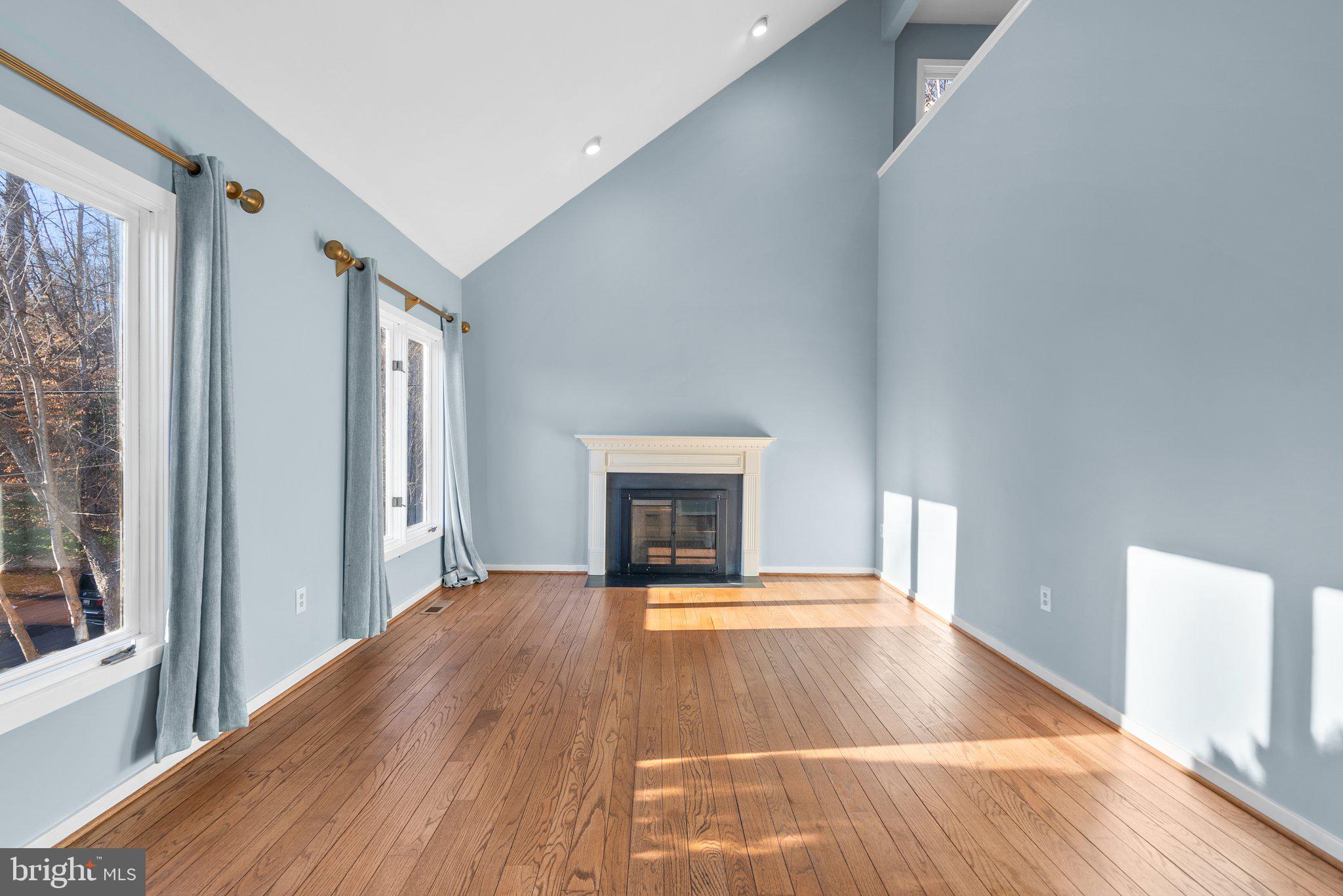 POTOMAC OUTSIDE - Residential