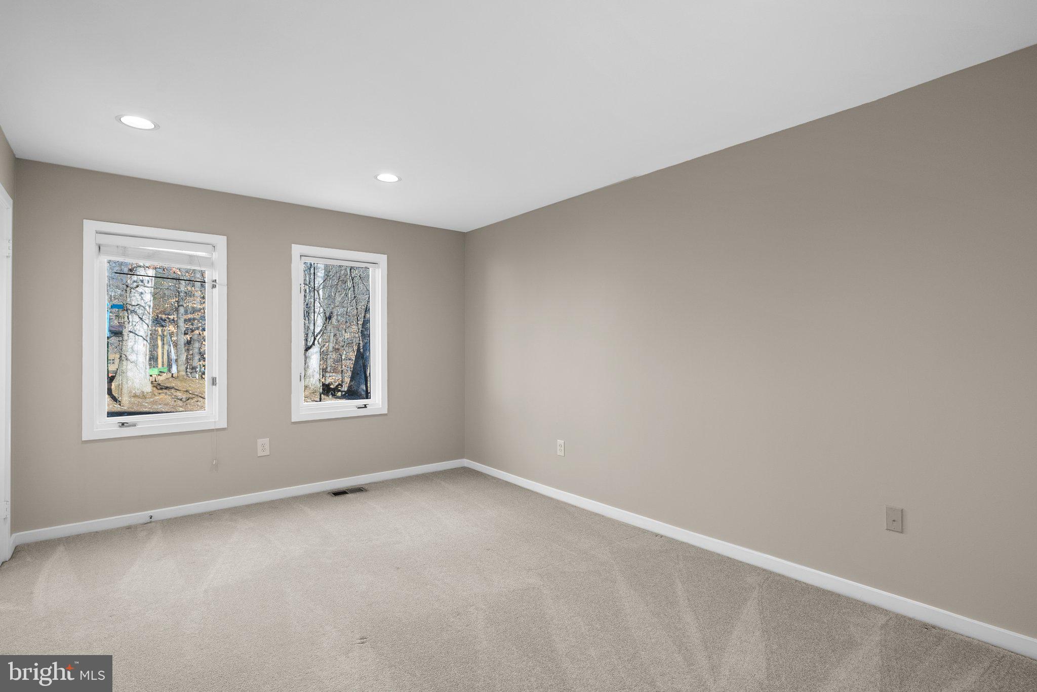 POTOMAC OUTSIDE - Residential