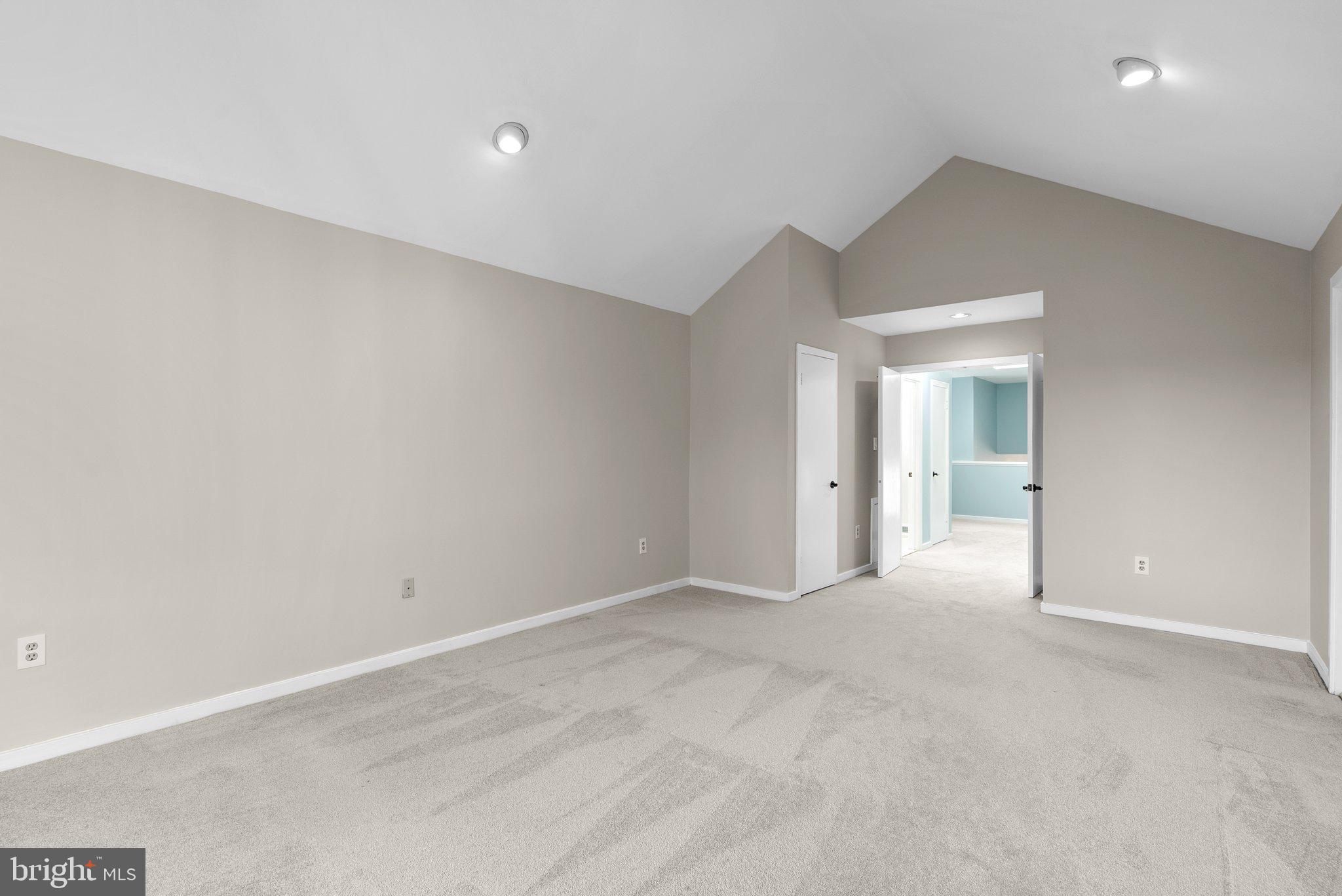 POTOMAC OUTSIDE - Residential