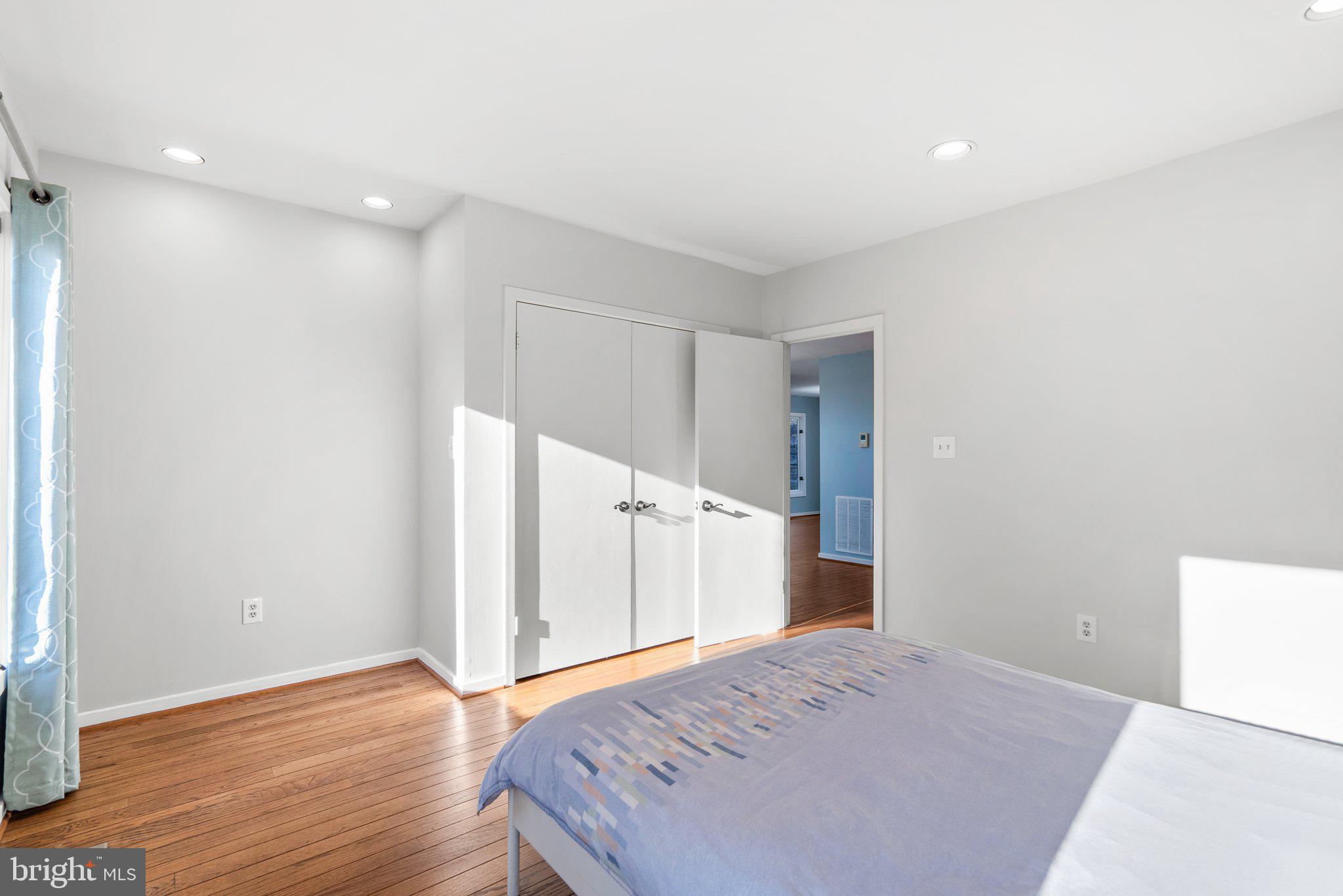 POTOMAC OUTSIDE - Residential