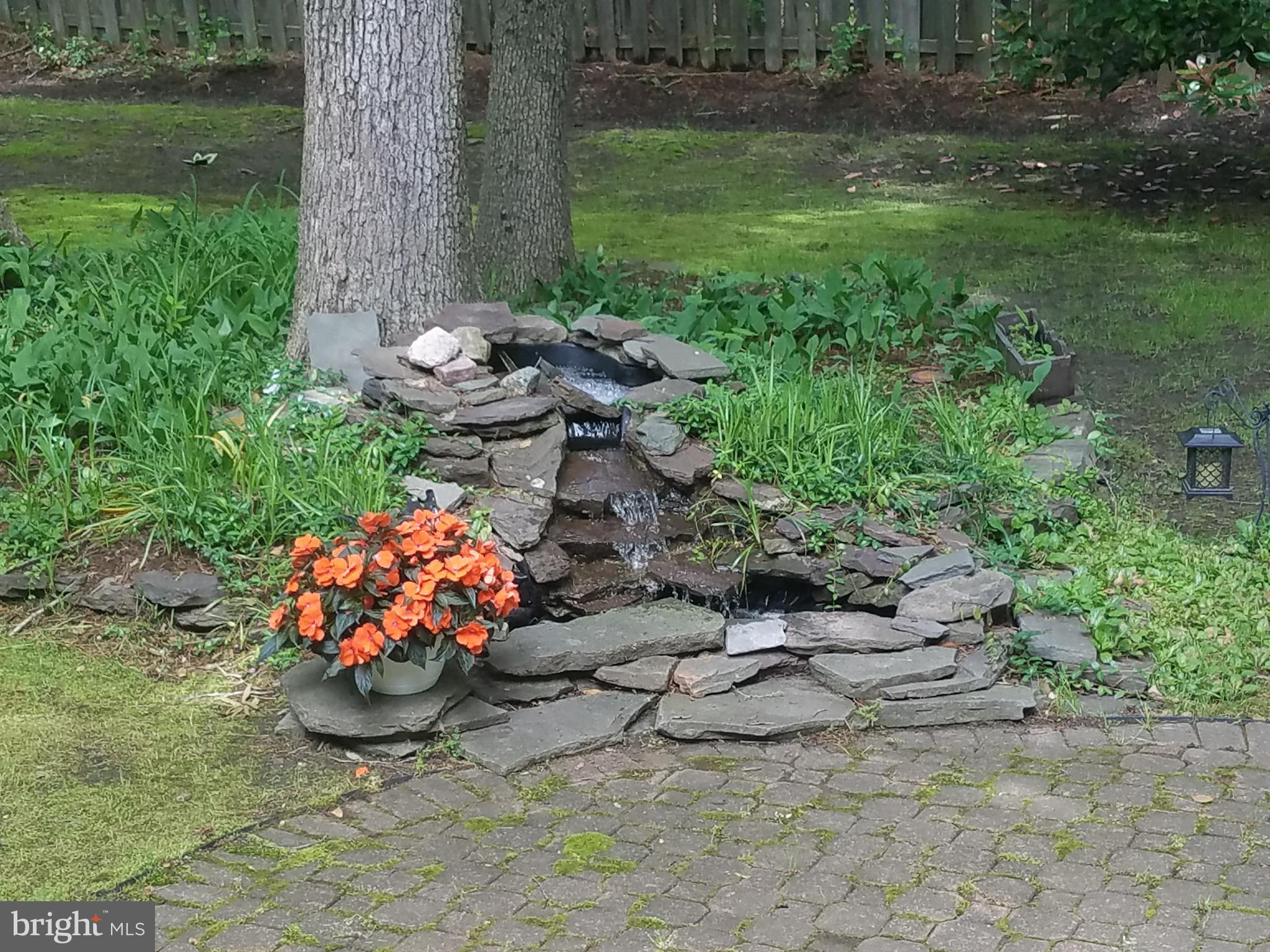 QUEEN ANNE COLONY - Residential