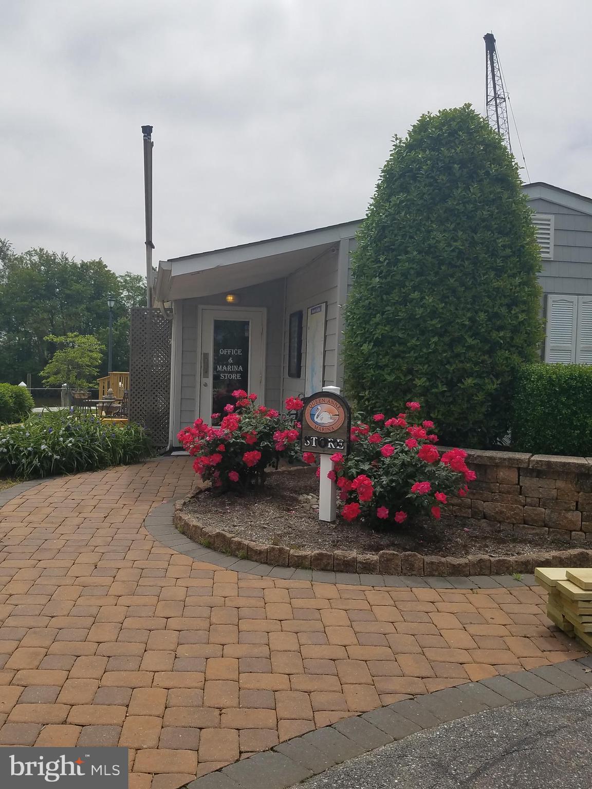 QUEEN ANNE COLONY - Residential