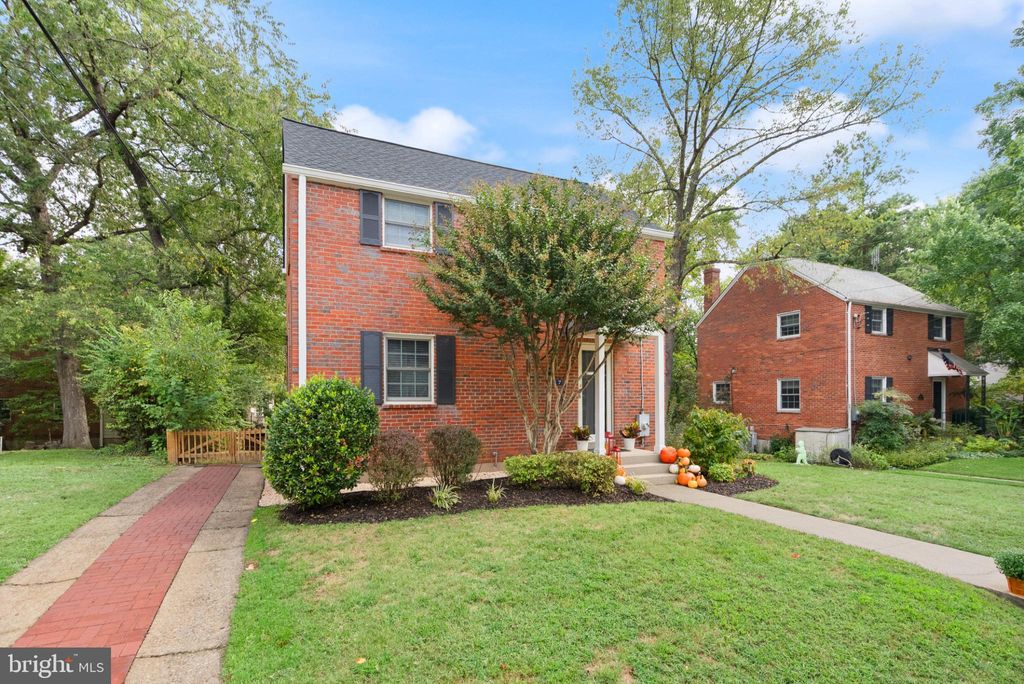 Photo of 217 N Emerson Street, ARLINGTON, VA 22203 (MLS # VAAR2064628)