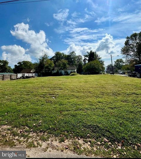 8 FIELD AVE HAMILTON NJ 08610