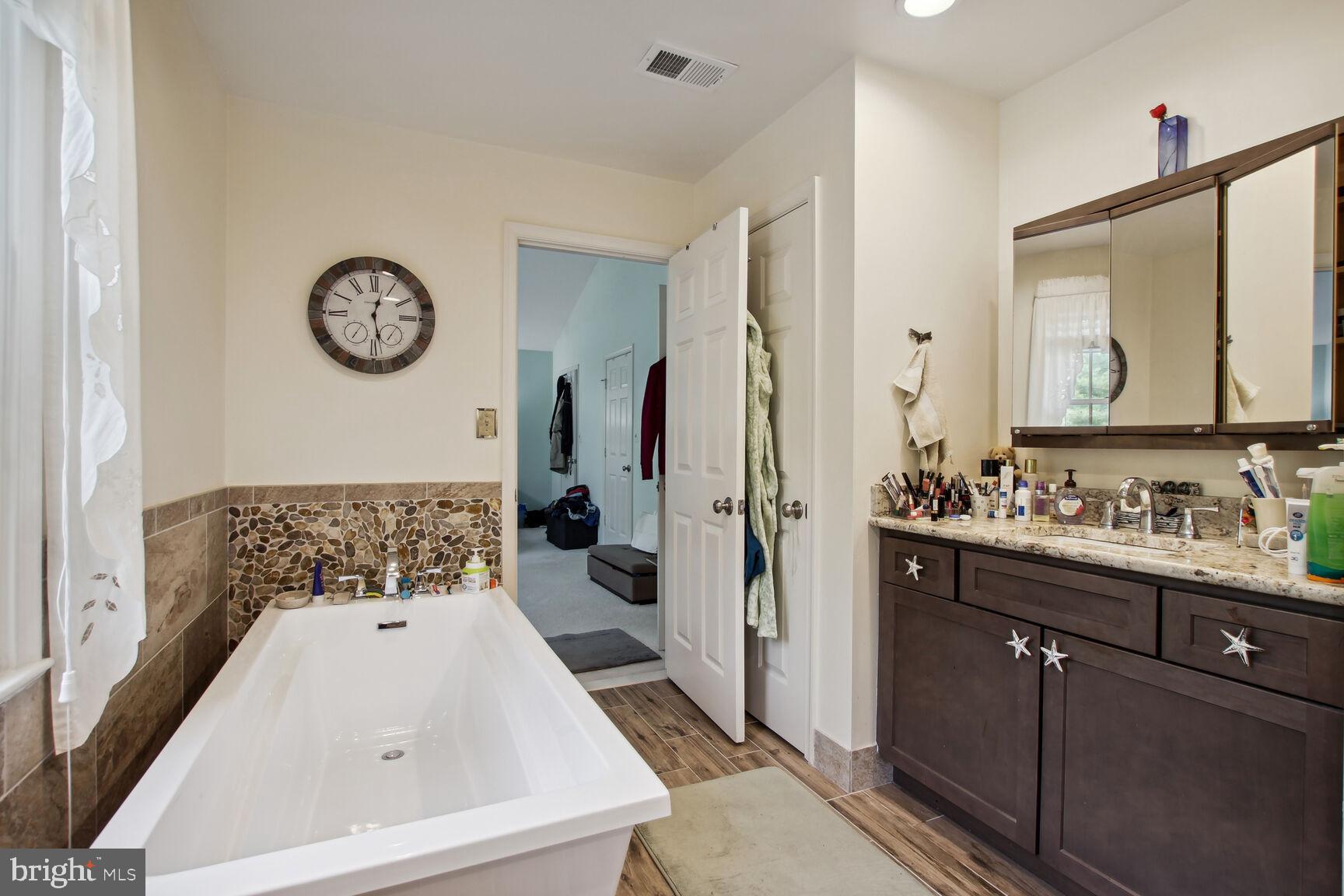 QUINCE ORCHARD ESTATES - Residential