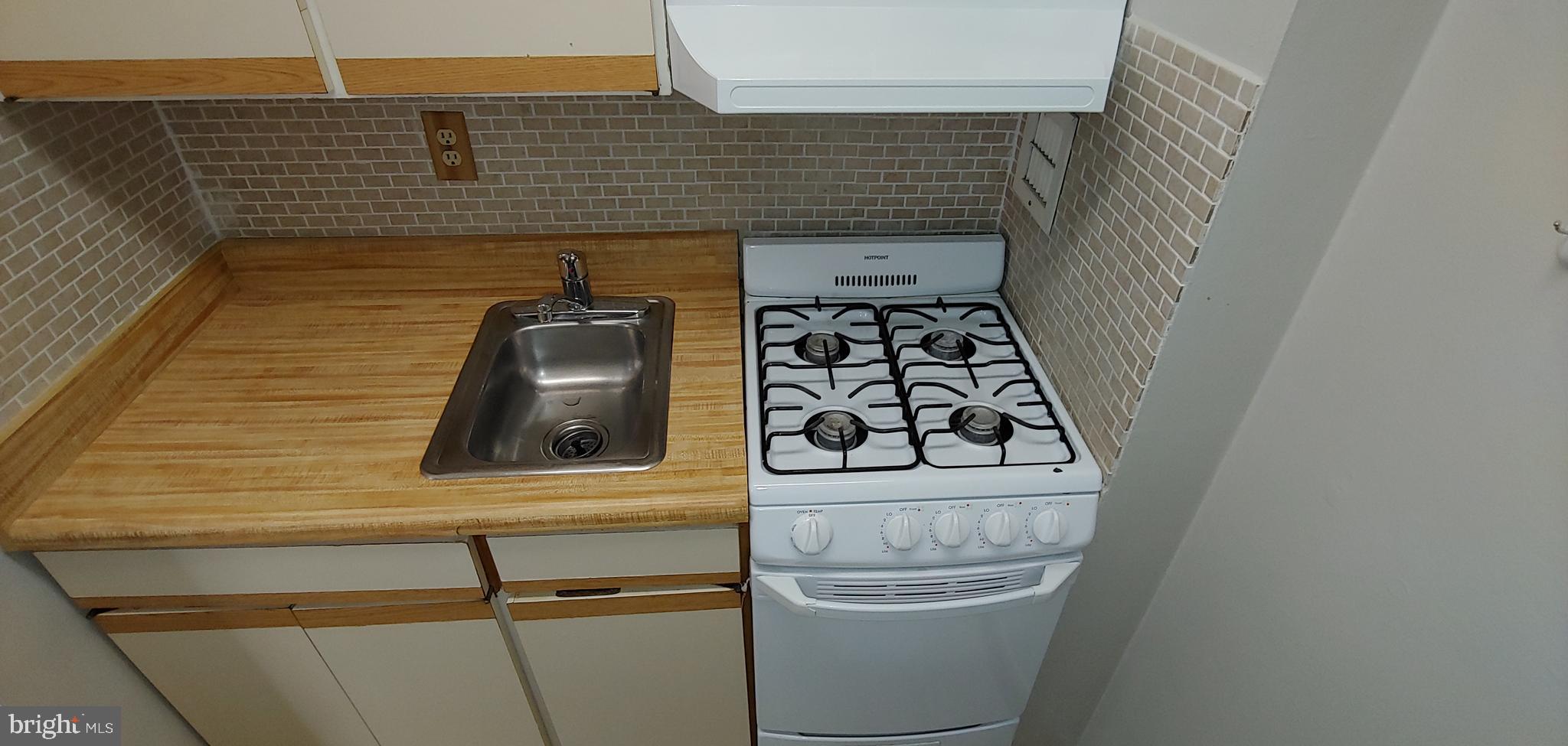 RIVER PLACE - Residential Lease