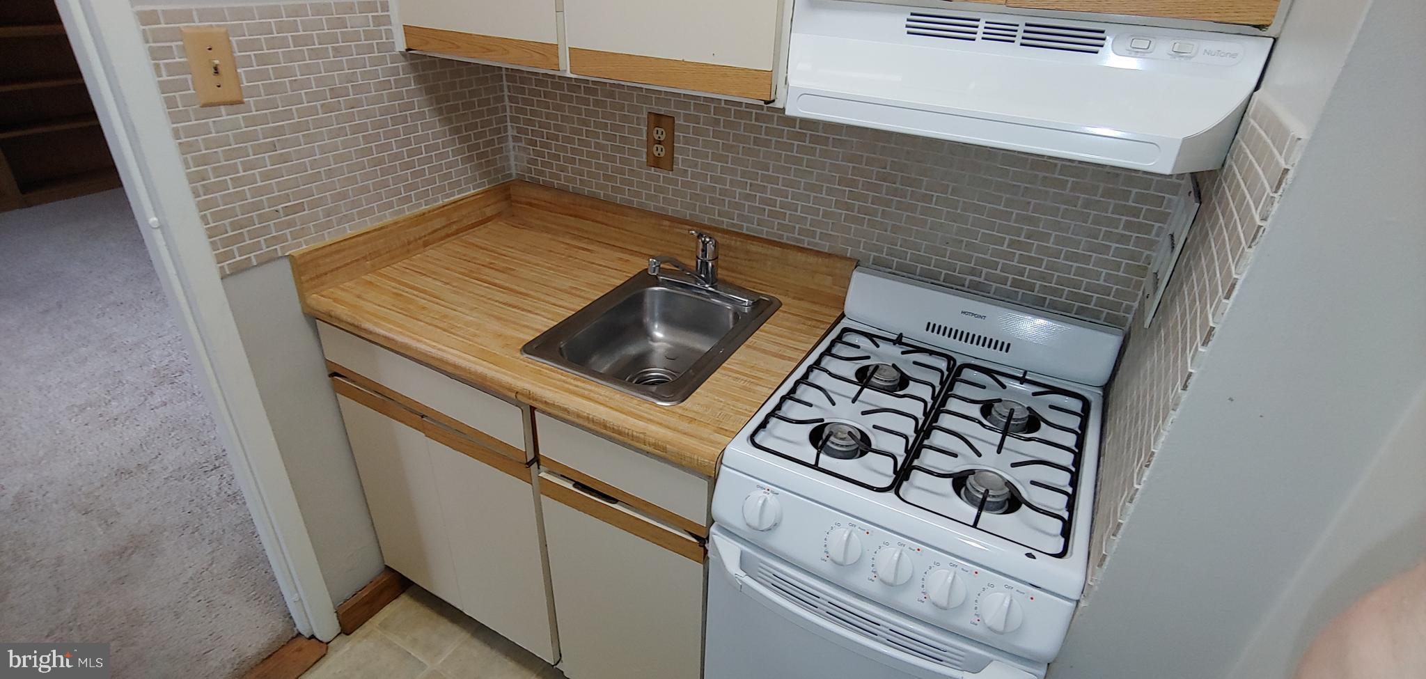 RIVER PLACE - Residential Lease