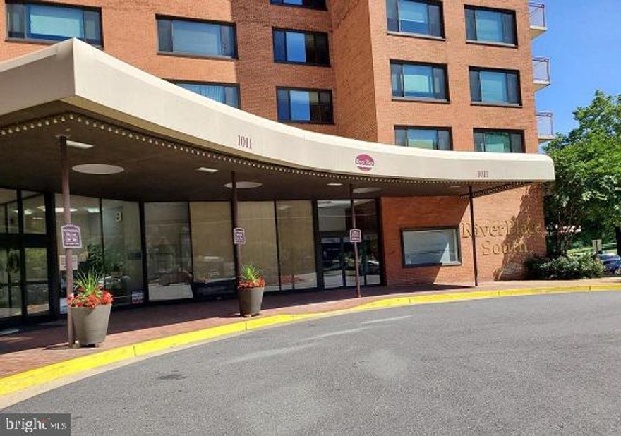 WELCOME HOME TO "RIVER PLACE SOUTH",  THE  TRUE MEANING OF THE PHRASE "LOCATION, LOCATION, LOCATION."  YOU'LL BE SAVING MONEY JUST LIVING IN THIS CONVENIENT LOCATION.  2 BLOCKS FROM THE ROSSLYN METRO (ABOUT A 10 MINUTE WALK).  LESS THAN 5 MILES TO REAGAN NATIONAL AIRPORT.  ARLINGTON,  DC & GEORGETOWN ARE RIGHT AROUND THE CORNER.  THIS IS ONE OF THE LARGEST STUDIO APARTMENTS AVAILABLE IN "RIVER PLACE".  CUSTOM BUILT-IN BOOKSHELVES. BRAND NEW LUXURY VINYL FLOORING THROUGH-OUT UNIT (EXCEPT BATHROOM).  "RIVER PLACE SOUTH" IS THE PLACE TO BE, ALL THE AMENTIES ARE LOCATED HERE!  THIS RENTAL DOES NOT COME WITH PARKING. HOWEVER, THERE MAY BE PARKING SPOTS FOR RENT FOR AN ADDITIONAL FEE/COST.  TENANT PAYS $25 FEE TO BUILDING TO REGISTER AS NEW RESIDENT & $100 ELEVATOR (REFUNDABLE) DEPOSIT AT MOVE IN/OUT .  MUST SCHEDULE MOVE-IN WITH CONCIERGE/FRONT DESK.   LEASE AVAILABILITY/START DATE (WHICH IS SUBJECT TO CHANGE) WILL DEPEND ON TIMING OF THE APPLICATION PROCESS.  WHY BUY WHEN YOU CAN RENT THIS IN UNBELIEVABLE LOCATION!  PLEASE NOTE:  SOME PHOTOS ARE FROM PREVIOUS LISTINGS.  PLEASE, NO LEASES UNDER 12 MONTHS. PLEASE NO "SIGHT UNSEEN" APPLICATIONS", WHICH INCLUDES VIDEOING (I.E. YOU MUST PHYSICALLY SEE THE PROPERTY BEFORE APPLYING).