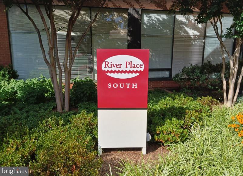 RIVER PLACE - Residential Lease