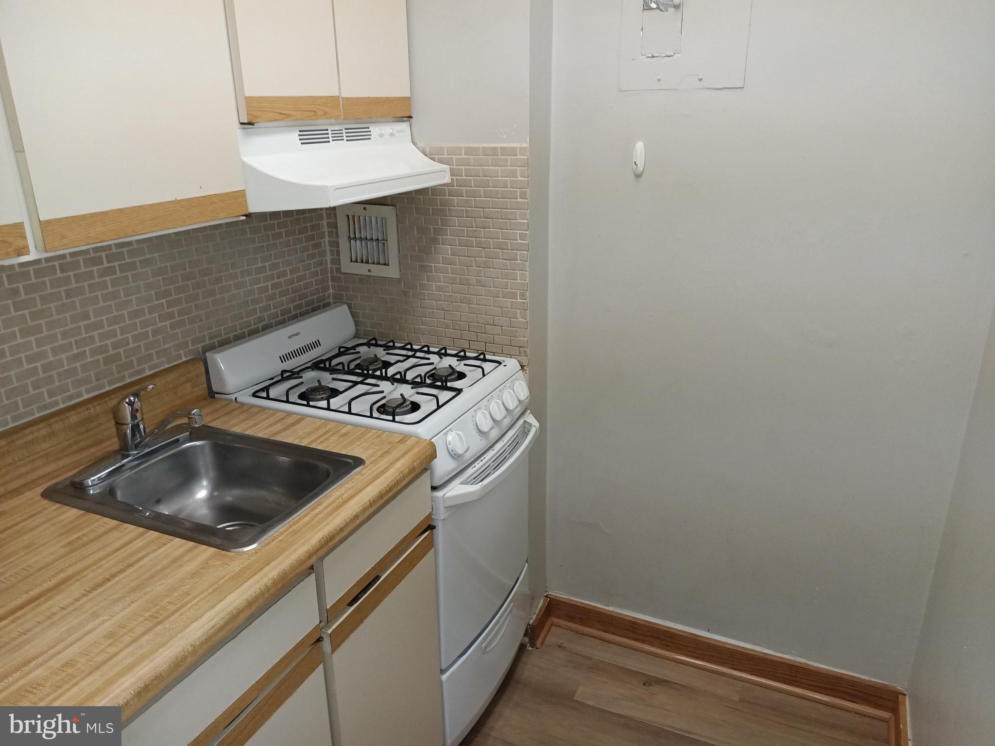 RIVER PLACE - Residential Lease