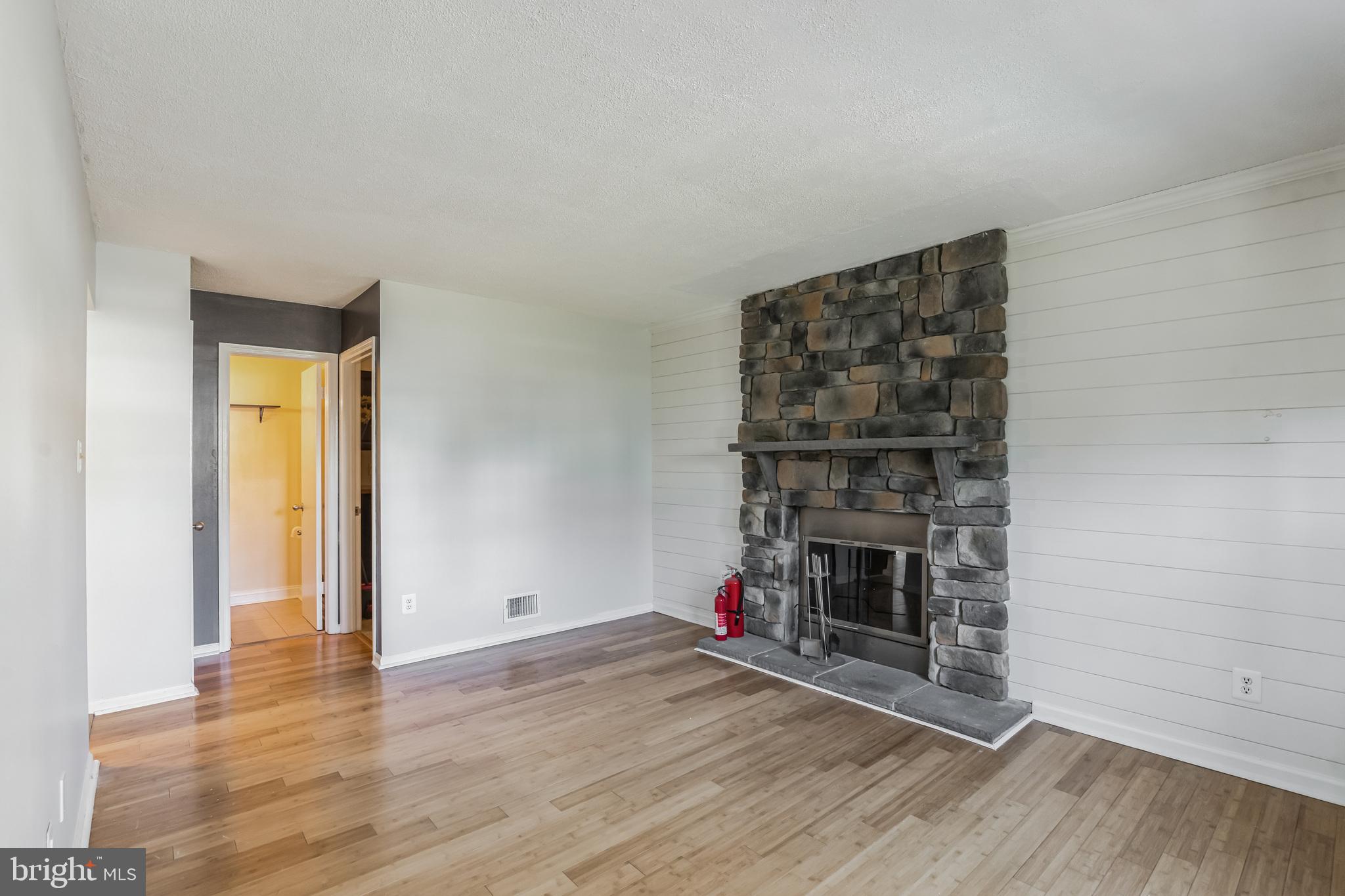 LAKE RIDGE - Residential