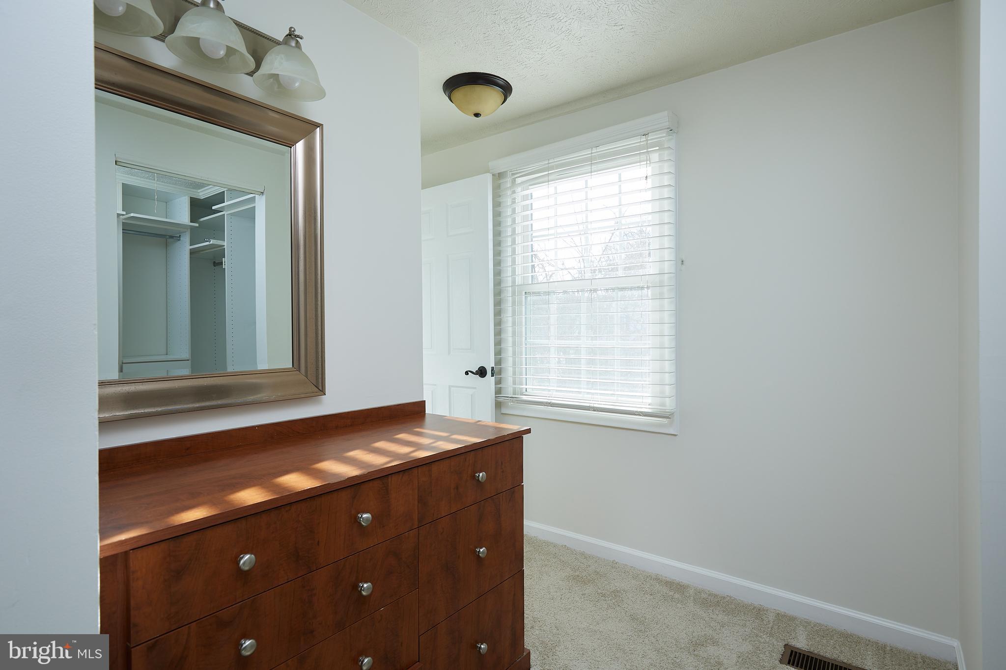 QUINCE ORCHARD MANOR - Residential