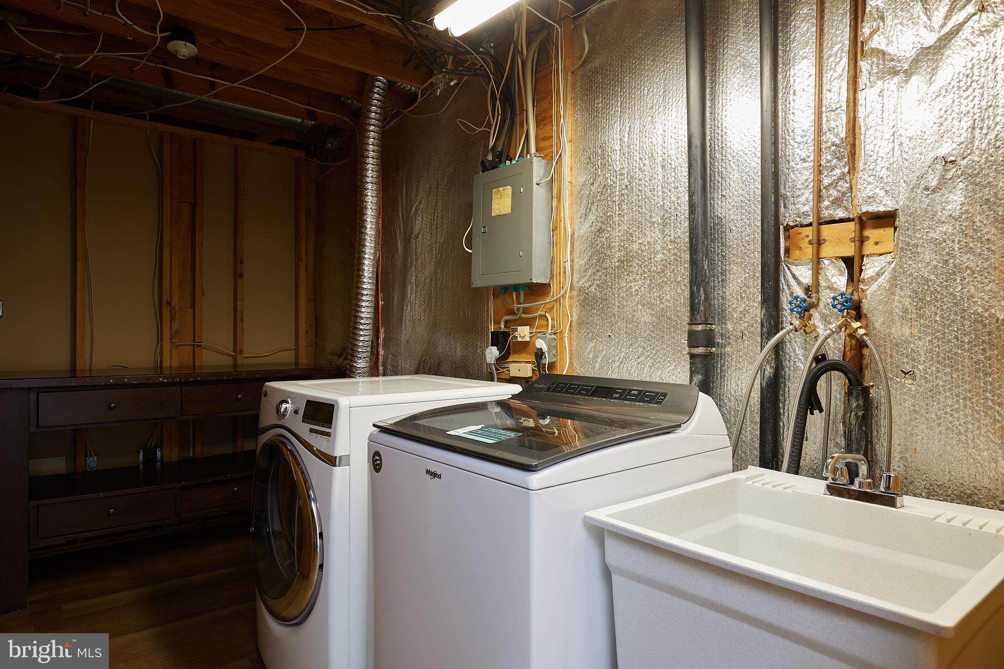 QUINCE ORCHARD MANOR - Residential