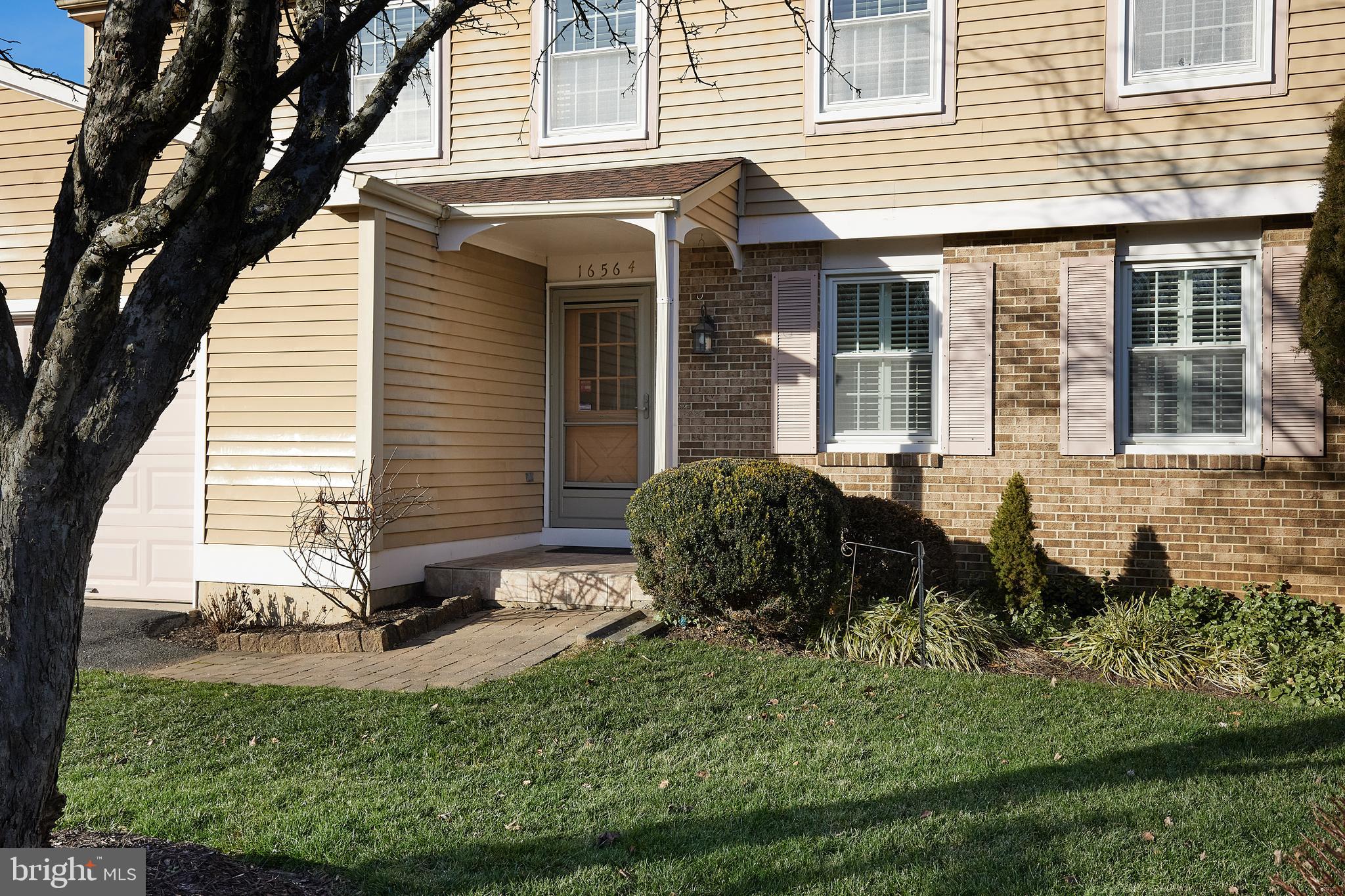 QUINCE ORCHARD MANOR - Residential