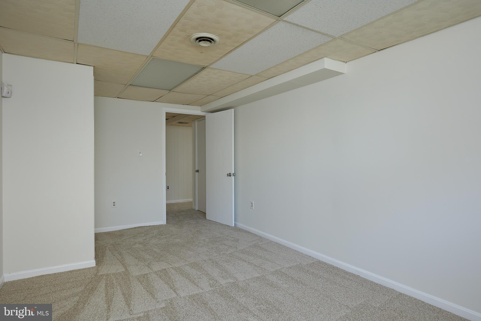 QUINCE ORCHARD MANOR - Residential