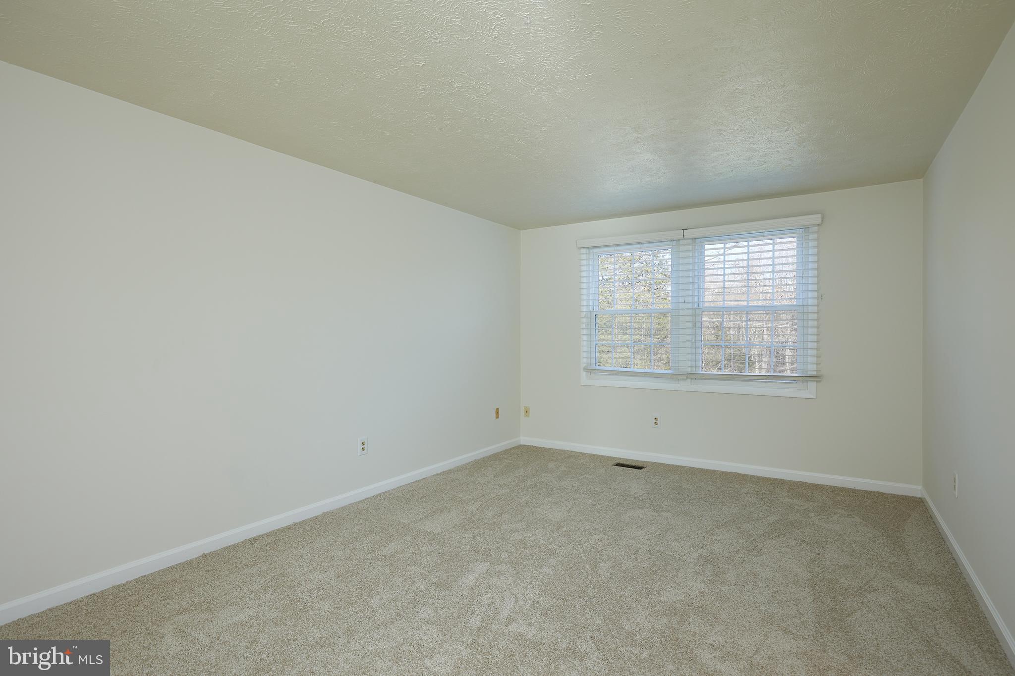 QUINCE ORCHARD MANOR - Residential