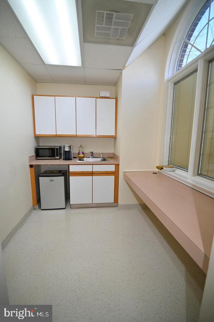 CAMBRIDGE PROFESSIONAL CENTER - Commercial Lease