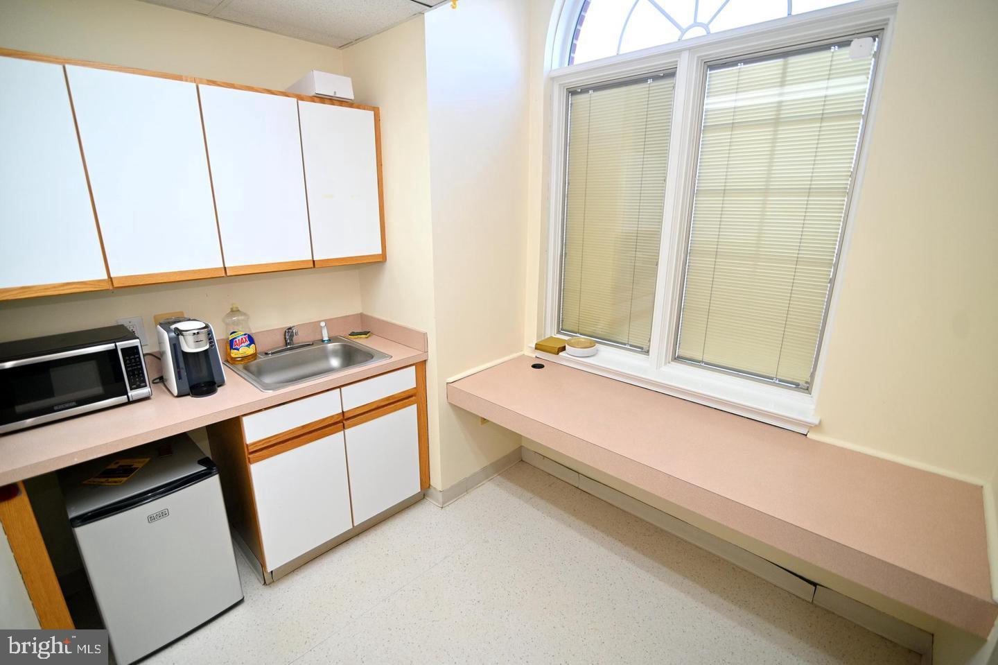 CAMBRIDGE PROFESSIONAL CENTER - Commercial Lease