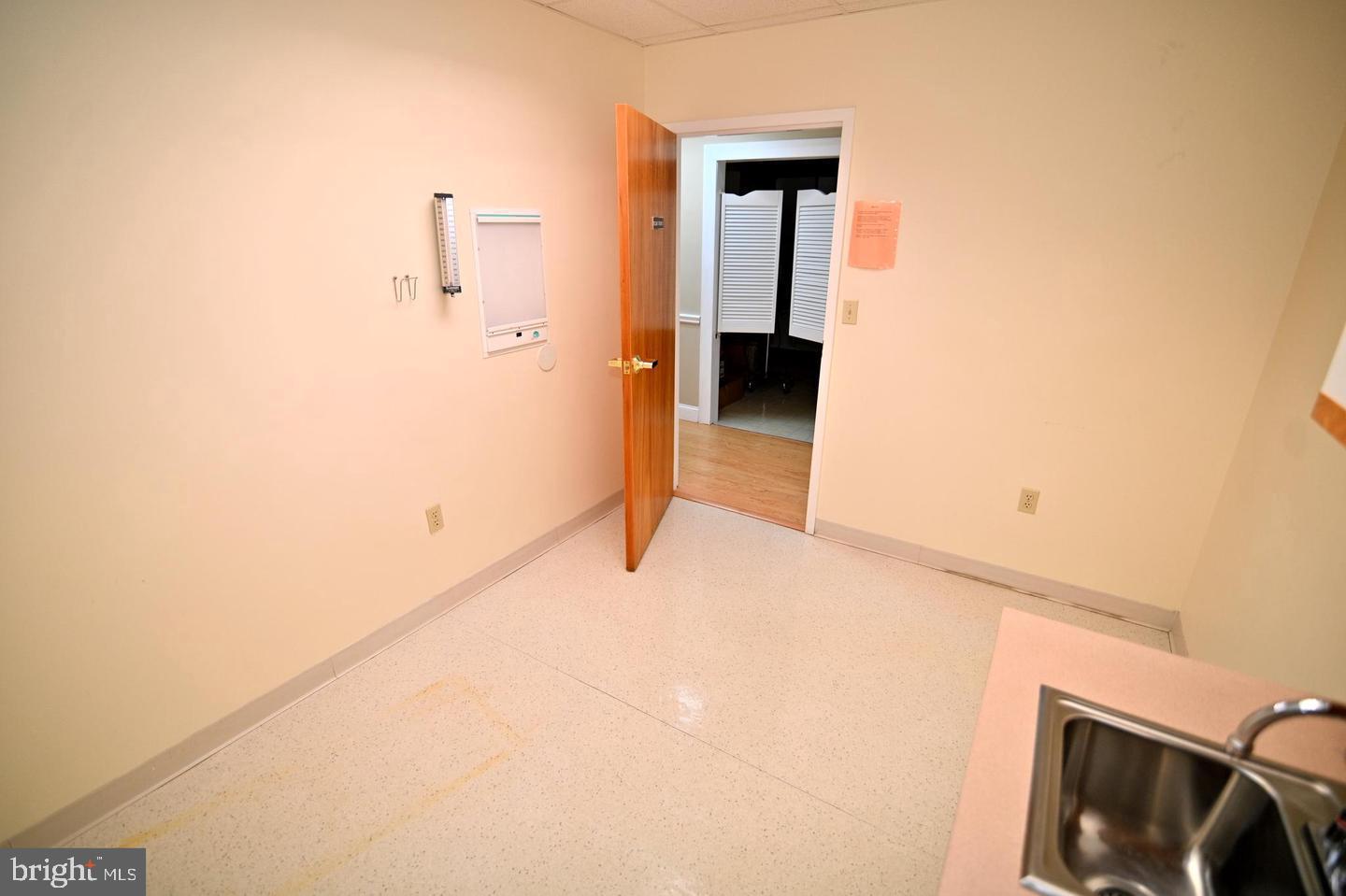 CAMBRIDGE PROFESSIONAL CENTER - Commercial Lease