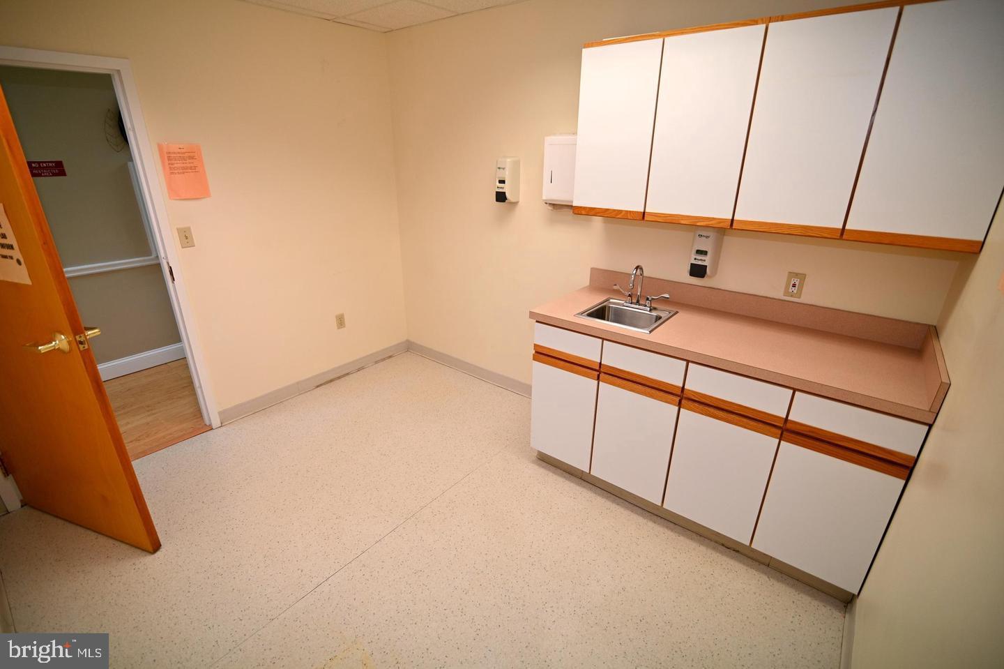 CAMBRIDGE PROFESSIONAL CENTER - Commercial Lease