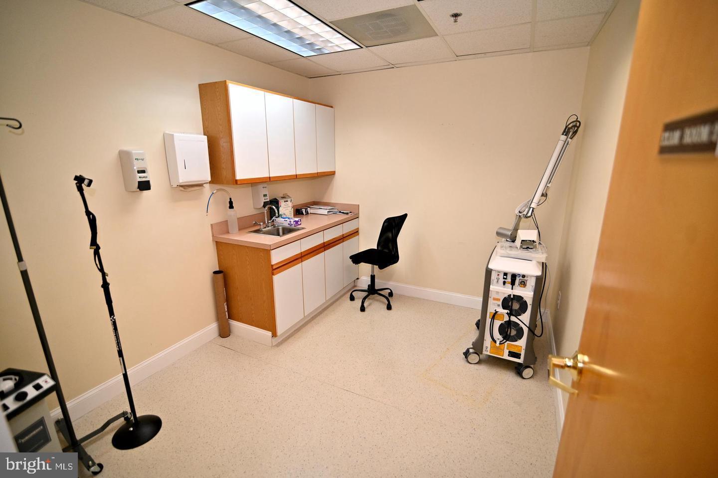 CAMBRIDGE PROFESSIONAL CENTER - Commercial Lease