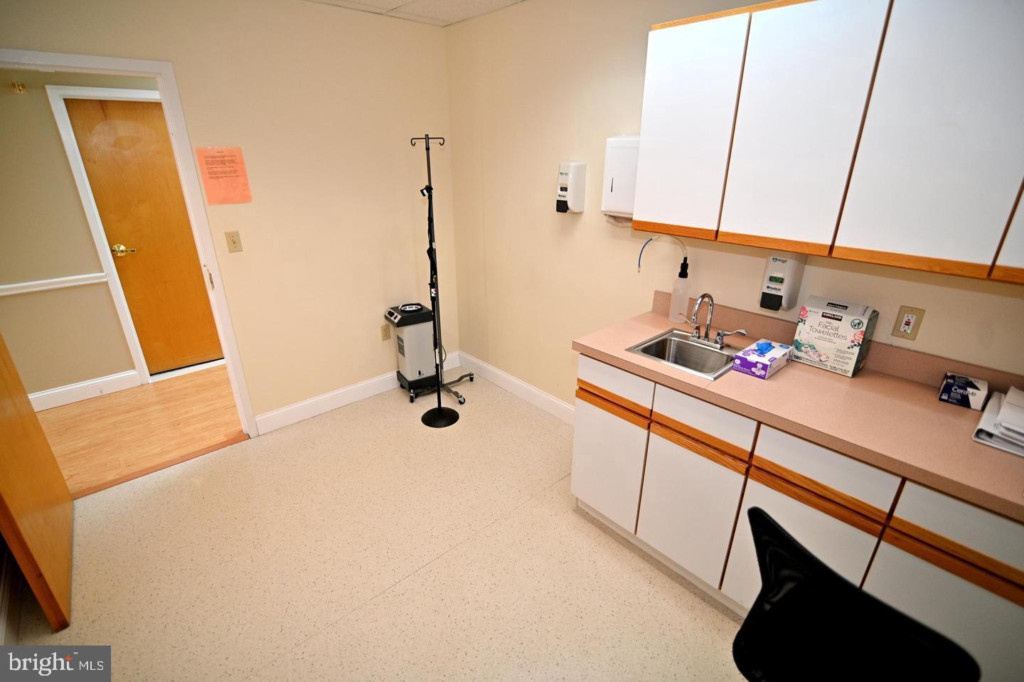 CAMBRIDGE PROFESSIONAL CENTER - Commercial Lease