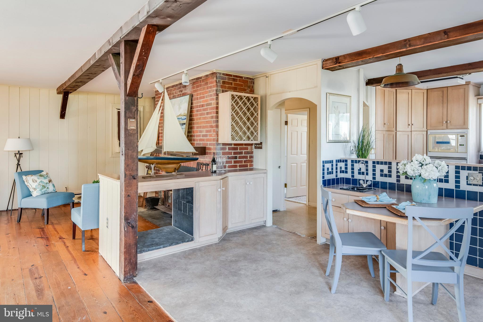 ANNAPOLIS ROADS - Residential