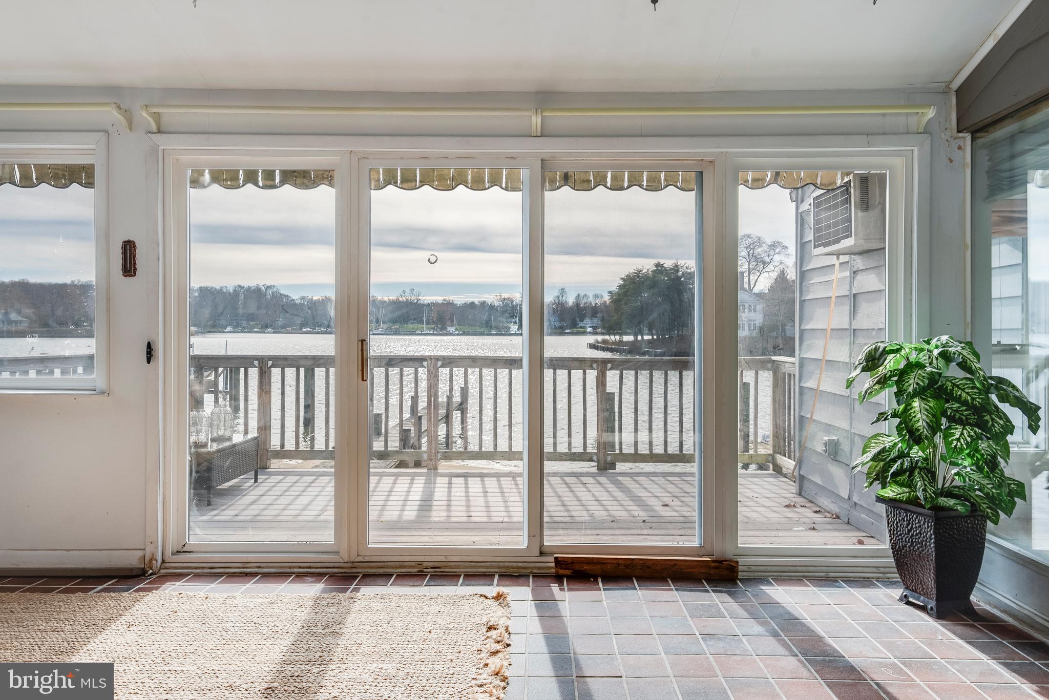 ANNAPOLIS ROADS - Residential