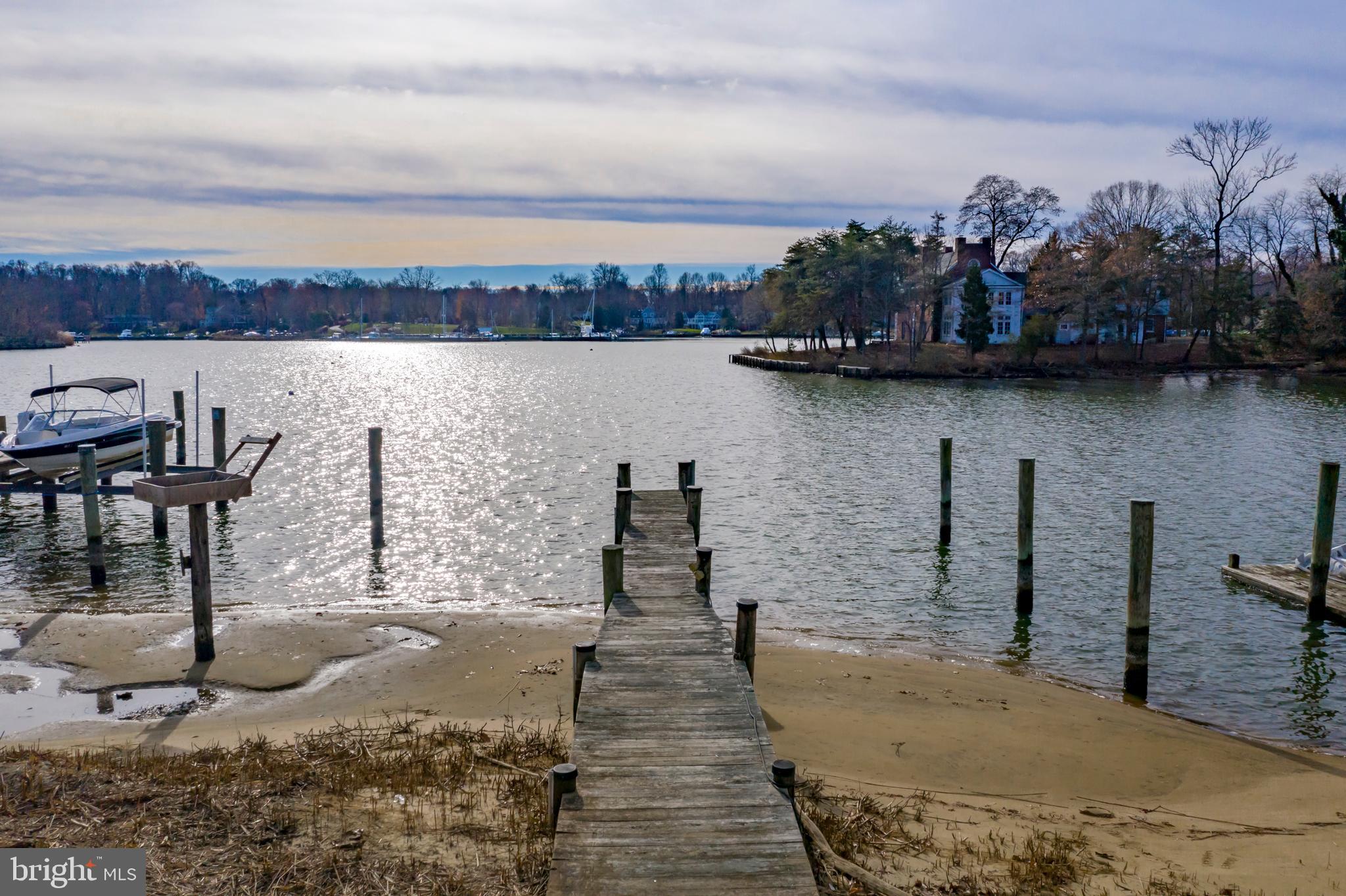 ANNAPOLIS ROADS - Residential